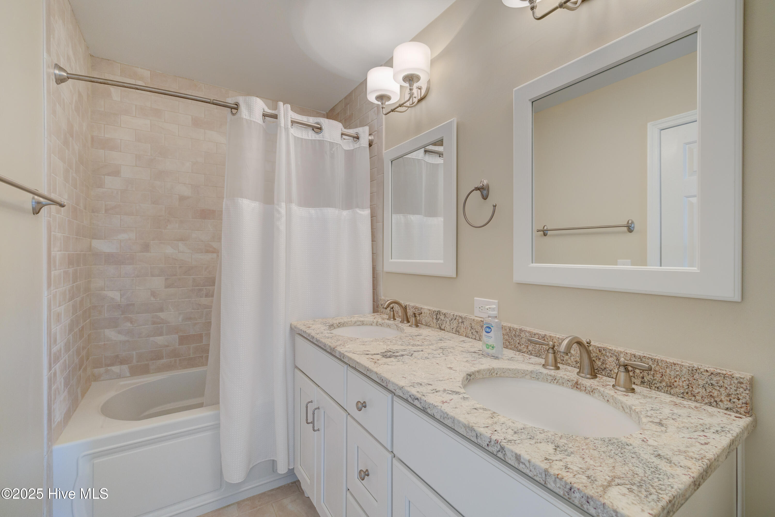 2221 E Beach Drive Property Photo 40