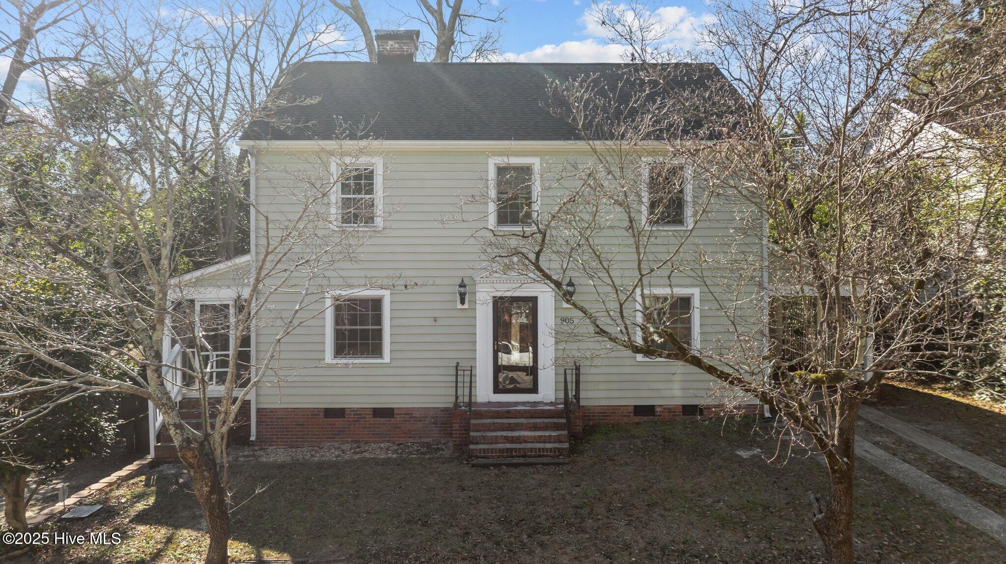 905 Clarendon Street Property Photo