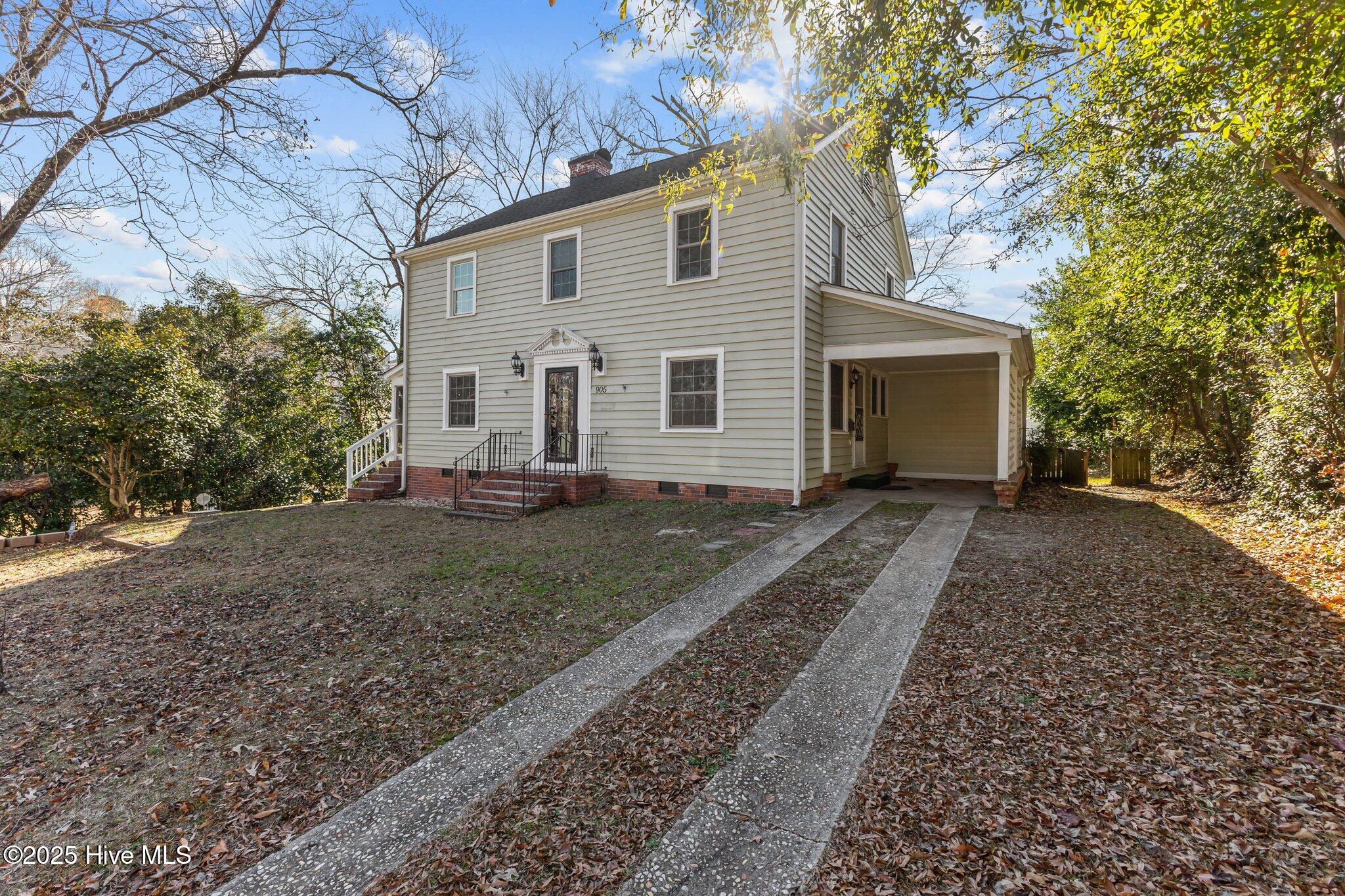 905 Clarendon Street Property Photo 3