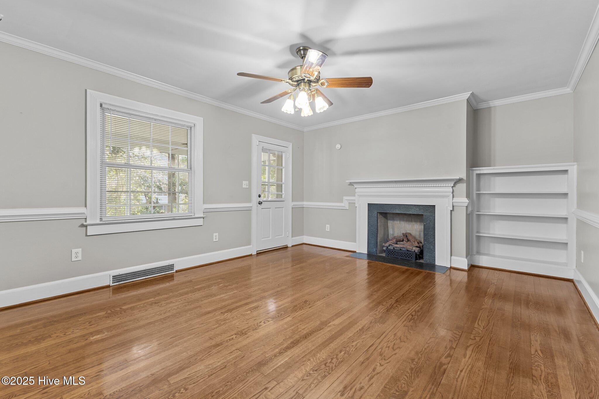 905 Clarendon Street Property Photo 7