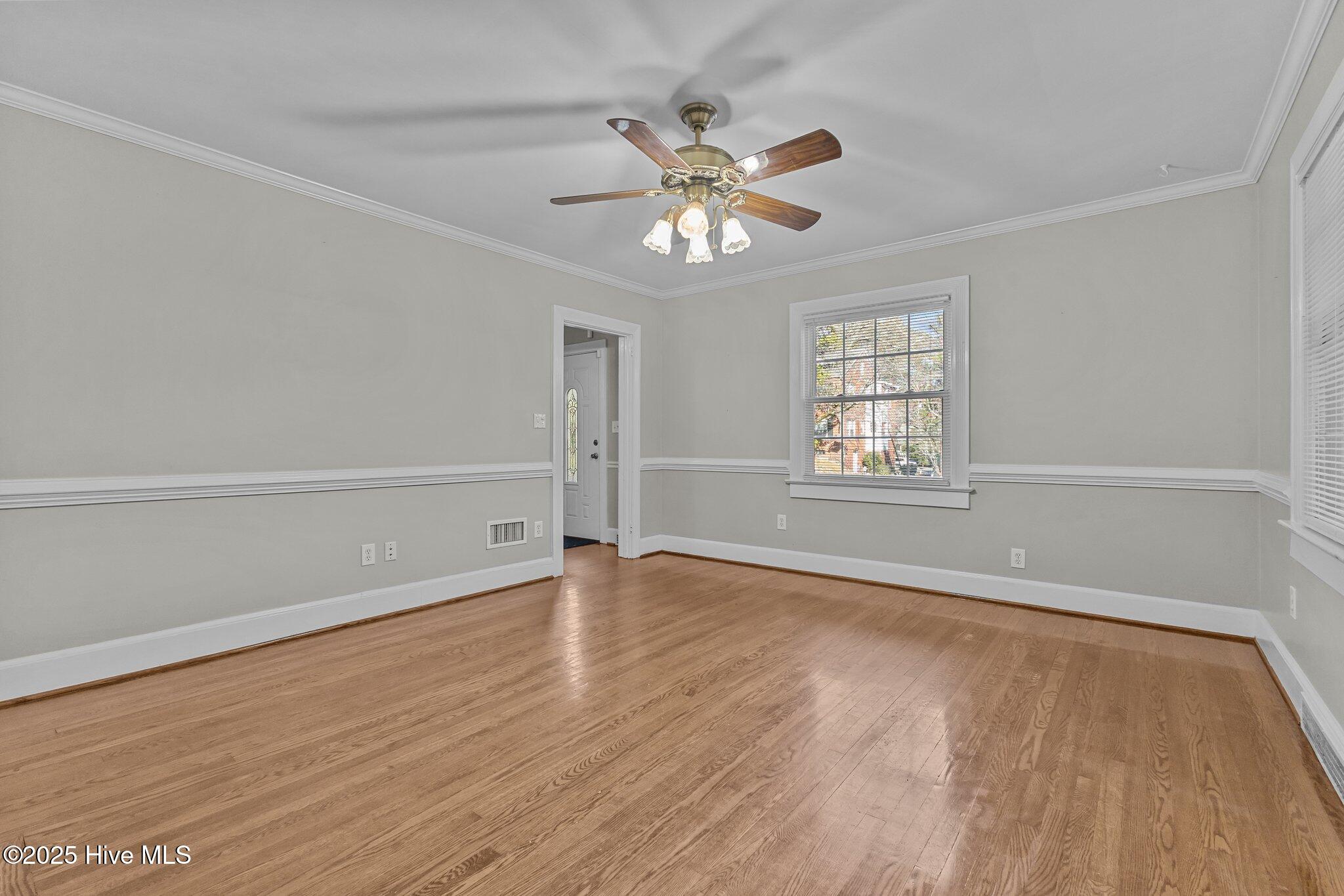 905 Clarendon Street Property Photo 8