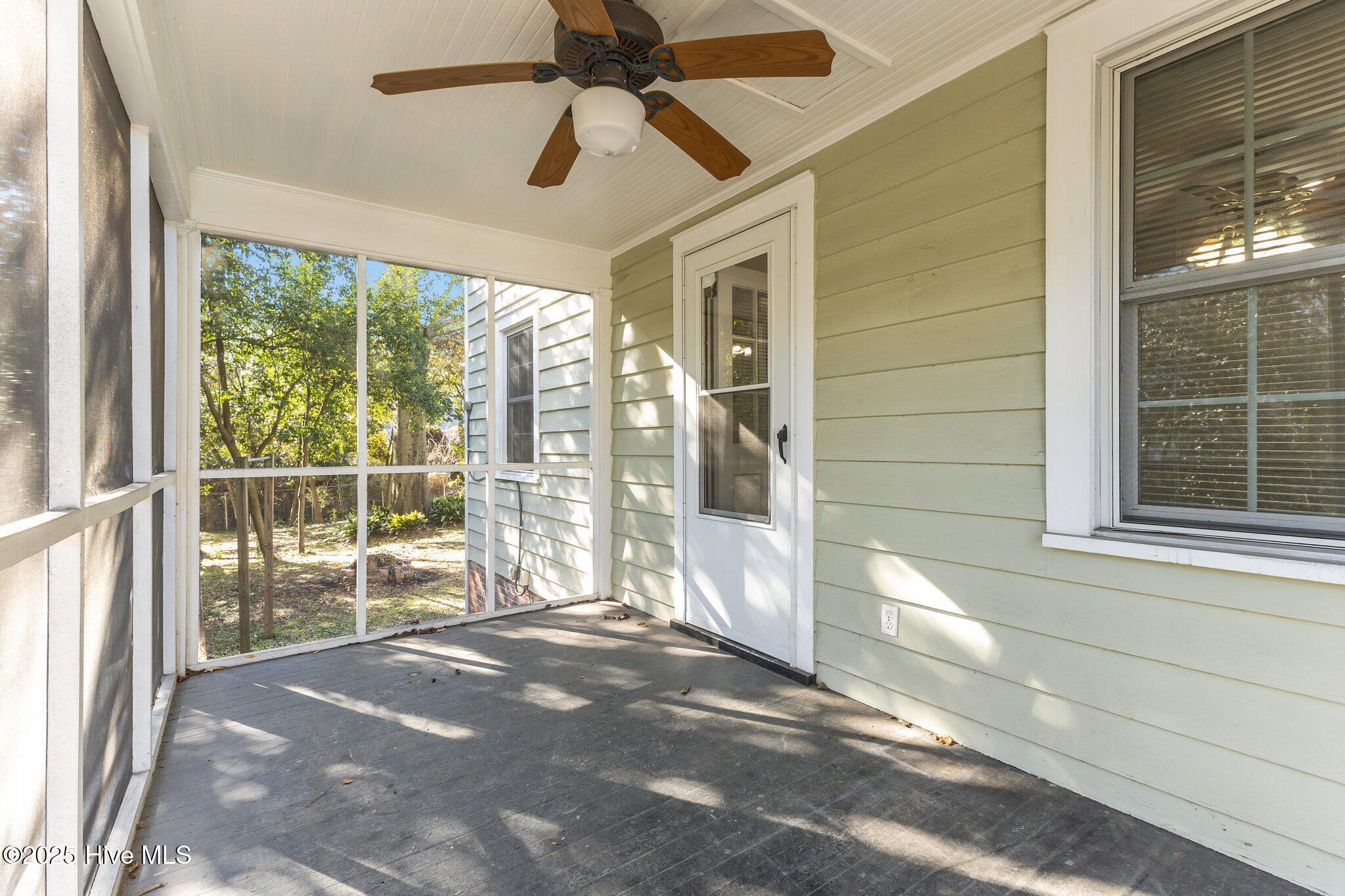 905 Clarendon Street Property Photo 10