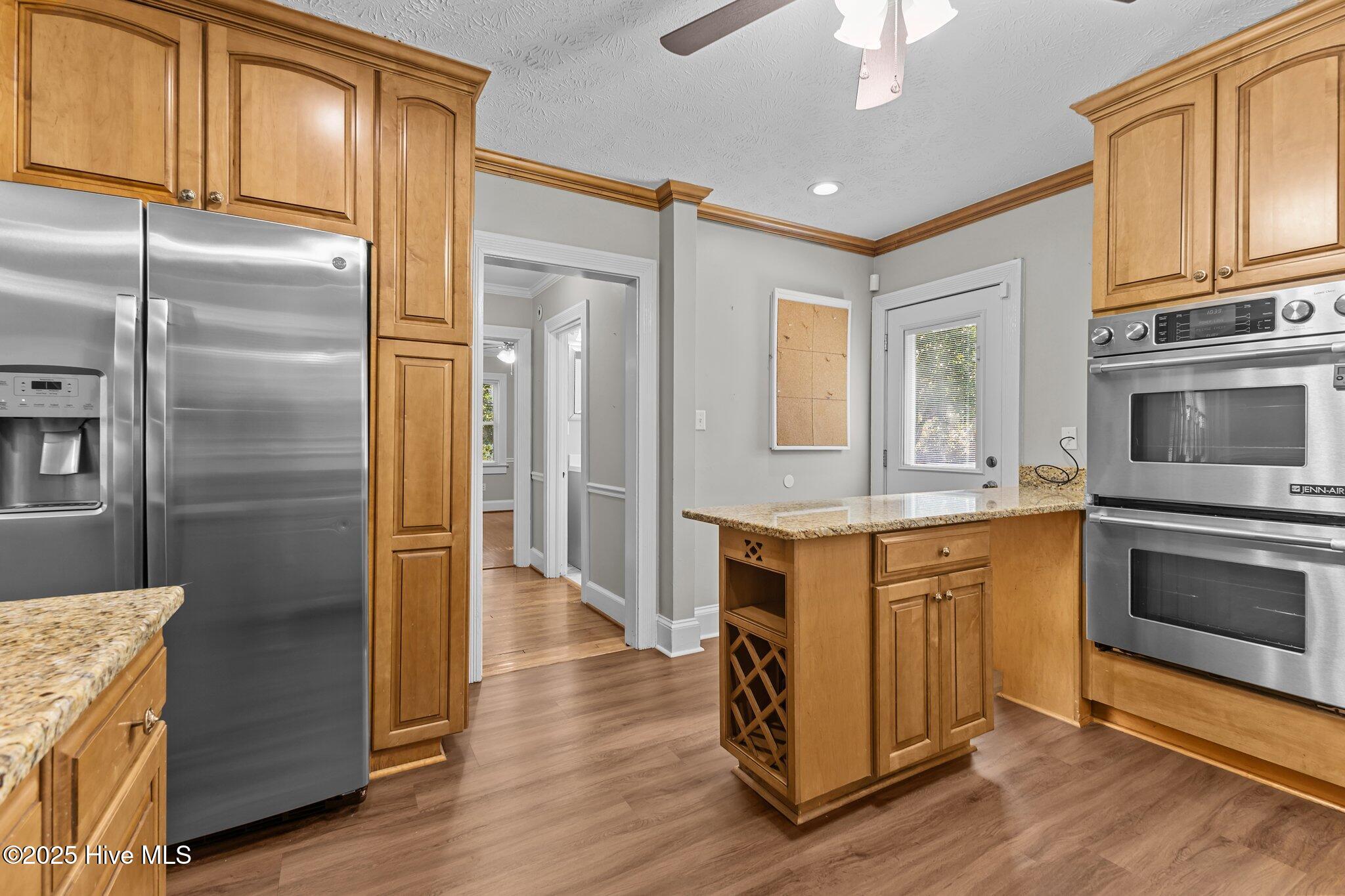 905 Clarendon Street Property Photo 17