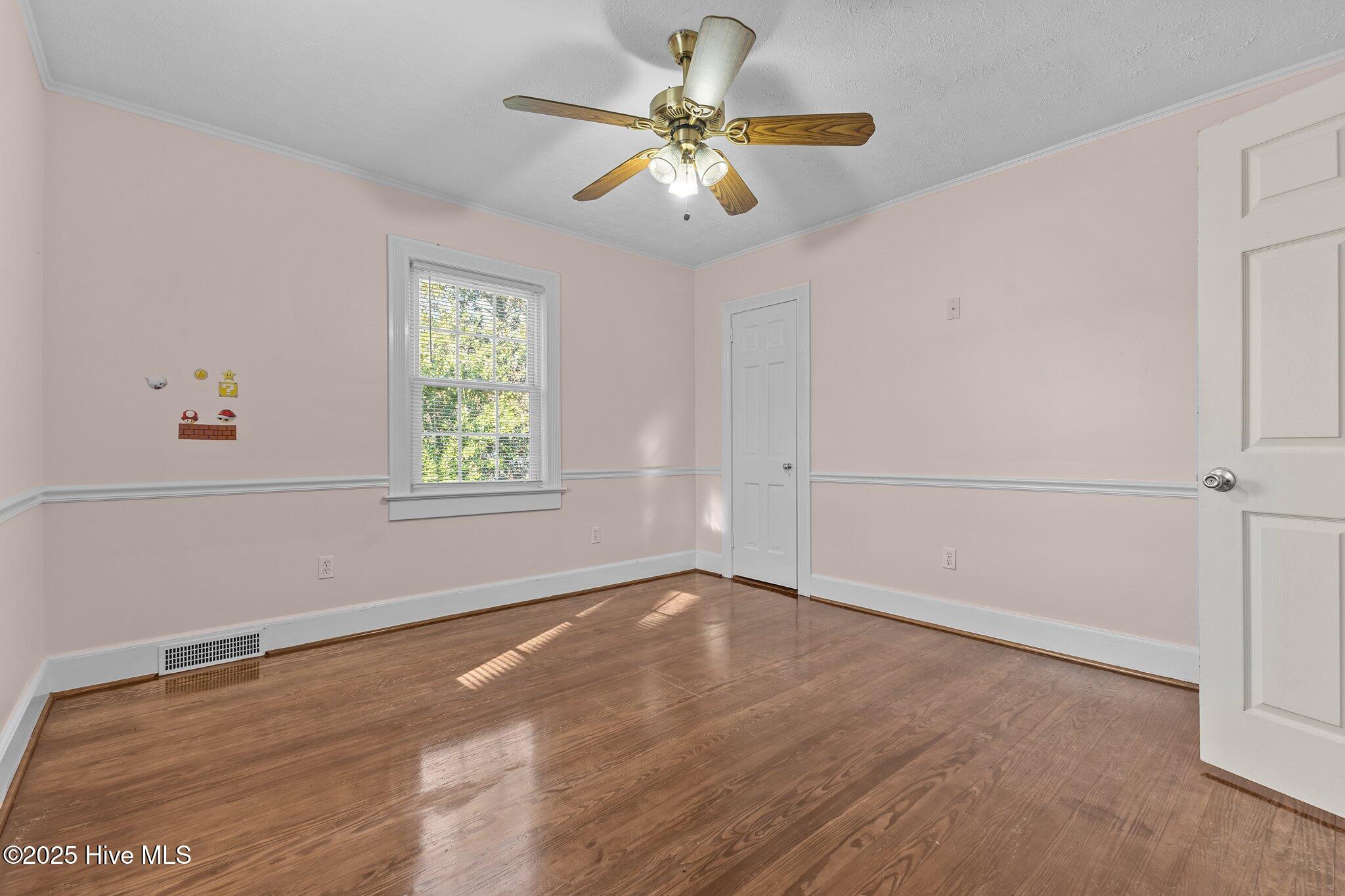 905 Clarendon Street Property Photo 26