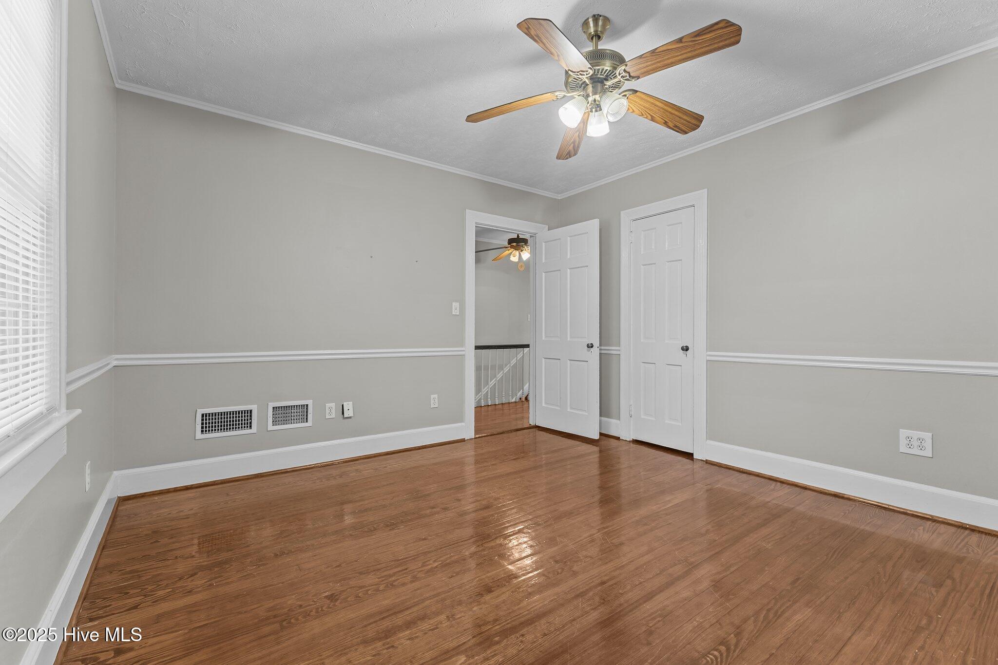 905 Clarendon Street Property Photo 29