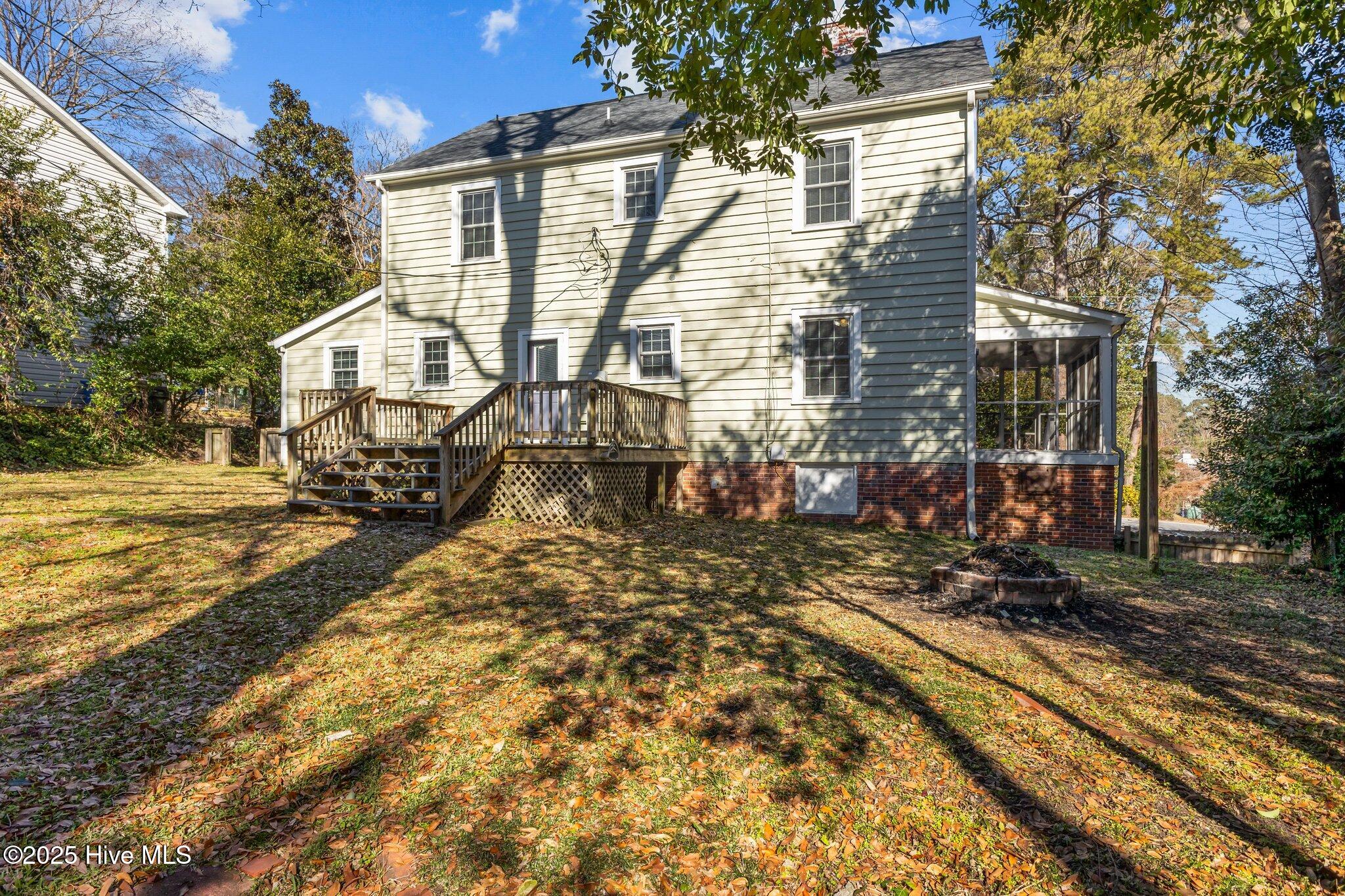 905 Clarendon Street Property Photo 40