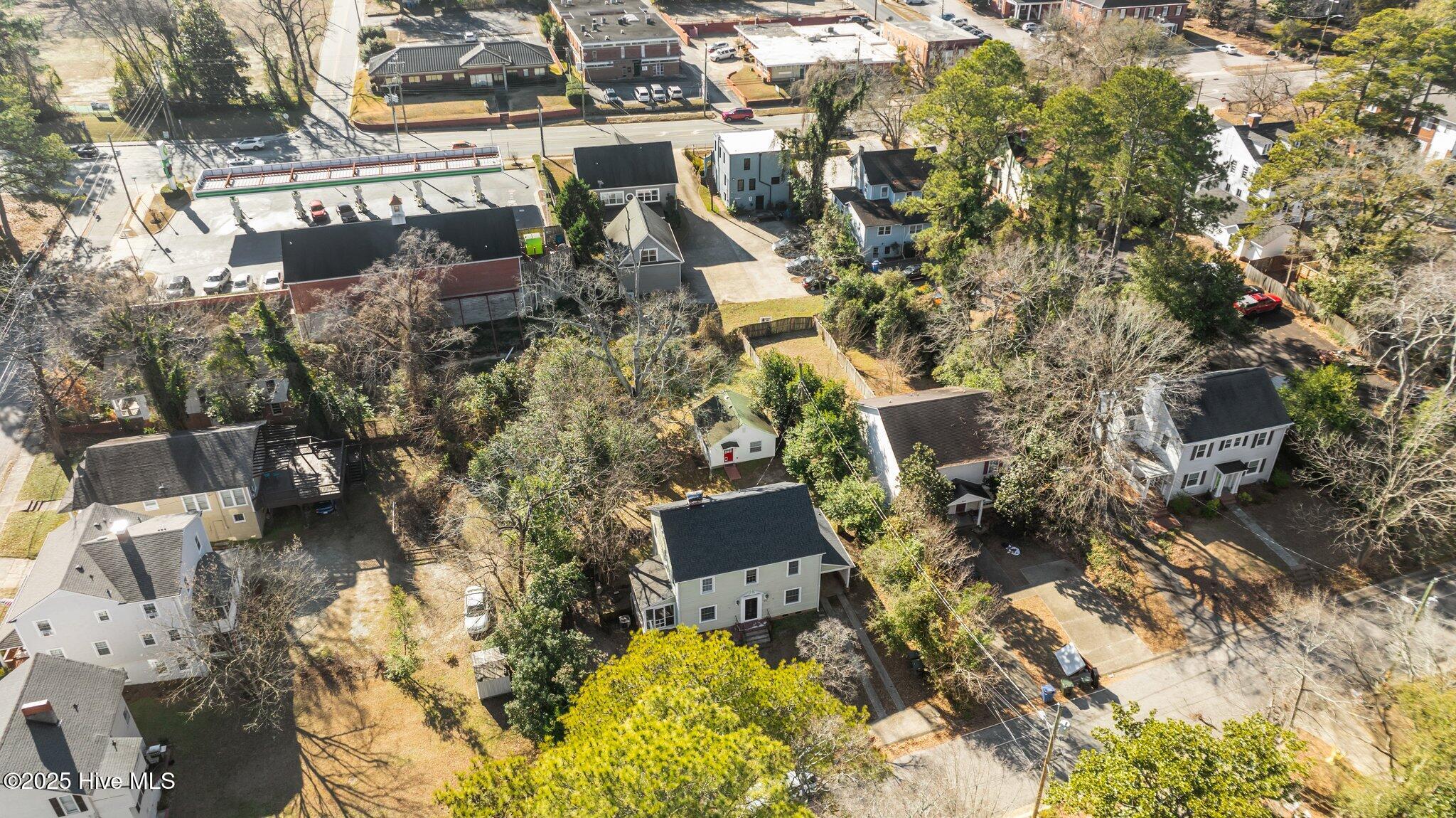 905 Clarendon Street Property Photo 46