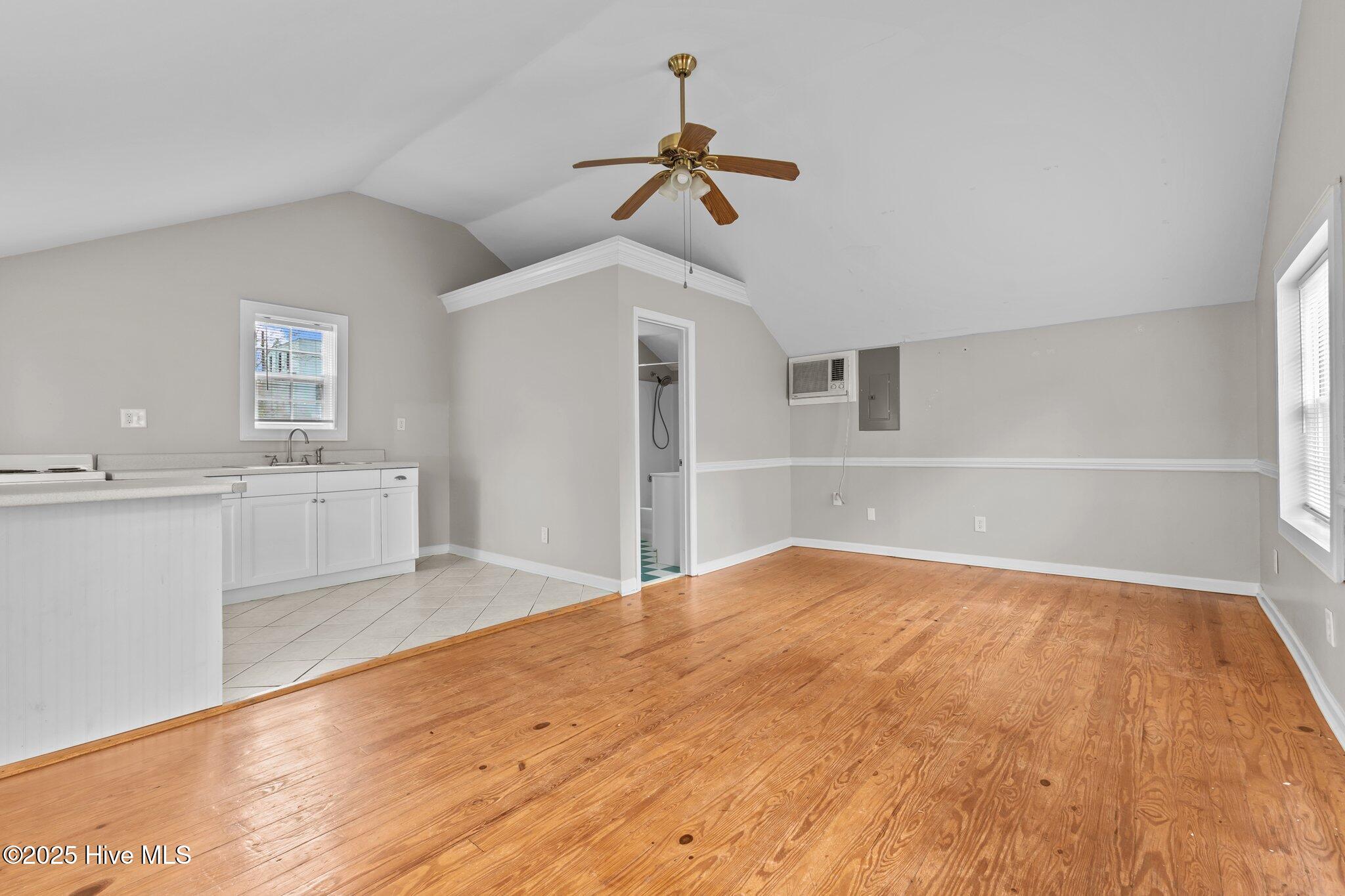 905 Clarendon Street Property Photo 47