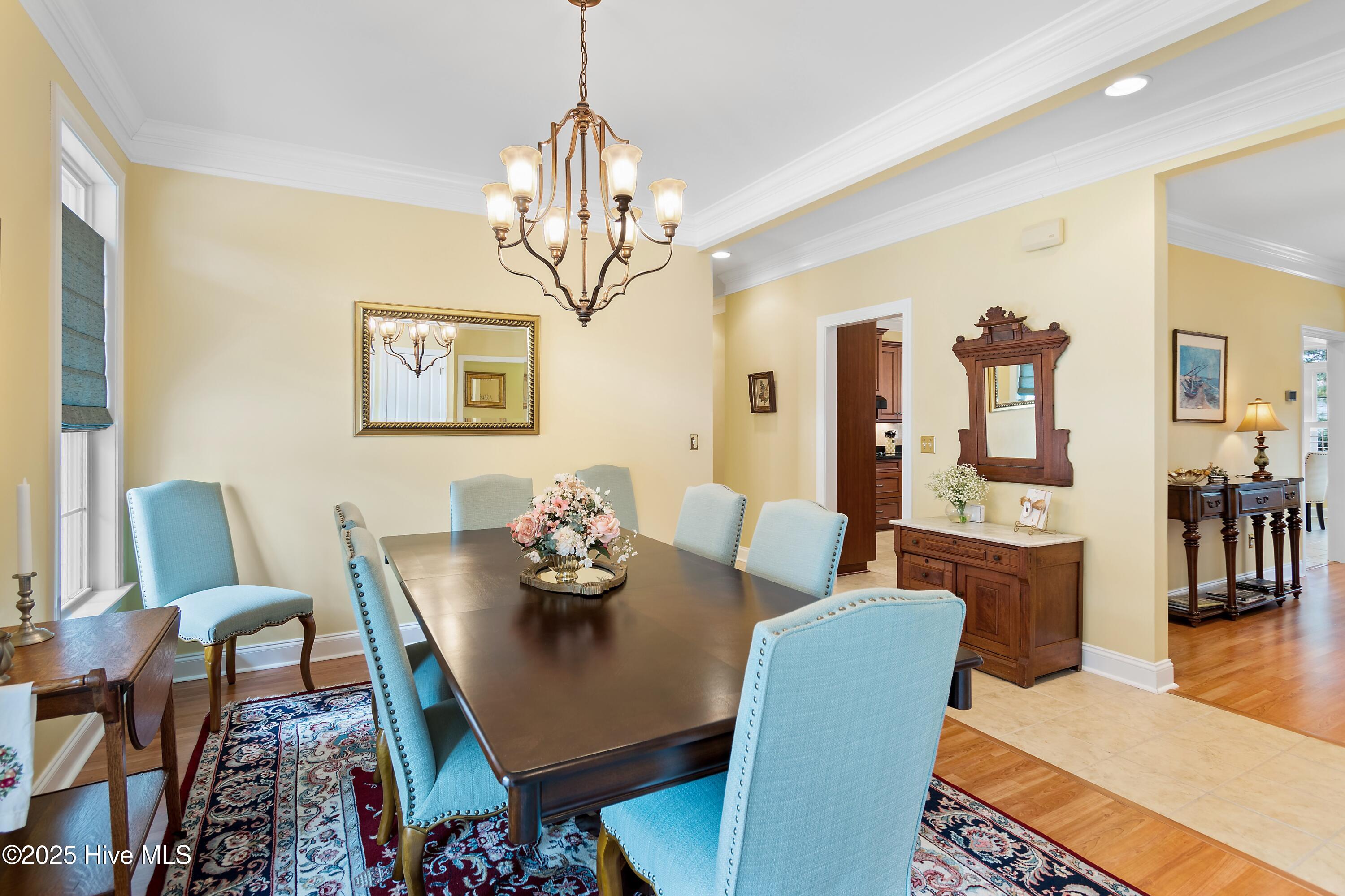 2784 Oakbluff Circle Property Photo 4