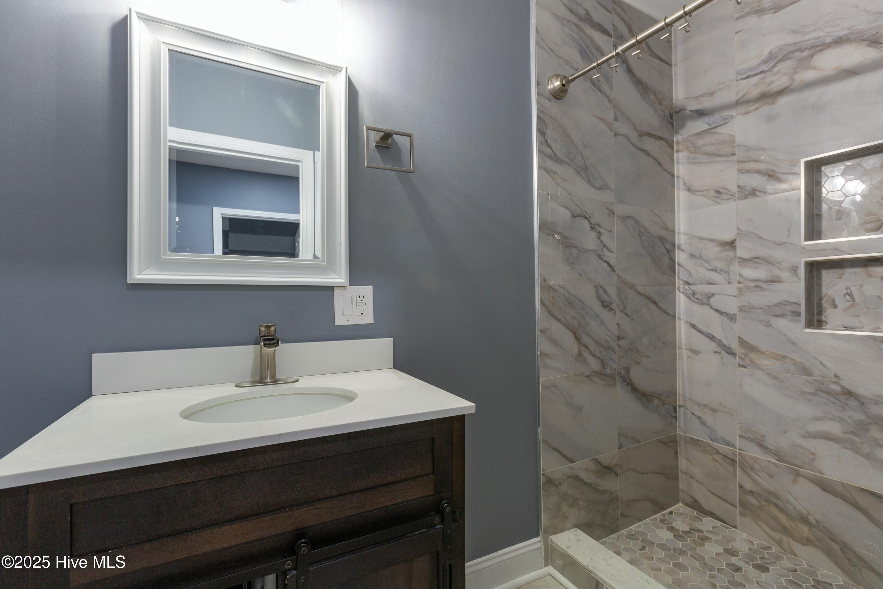 730 Northwest Boulevard Property Photo 22