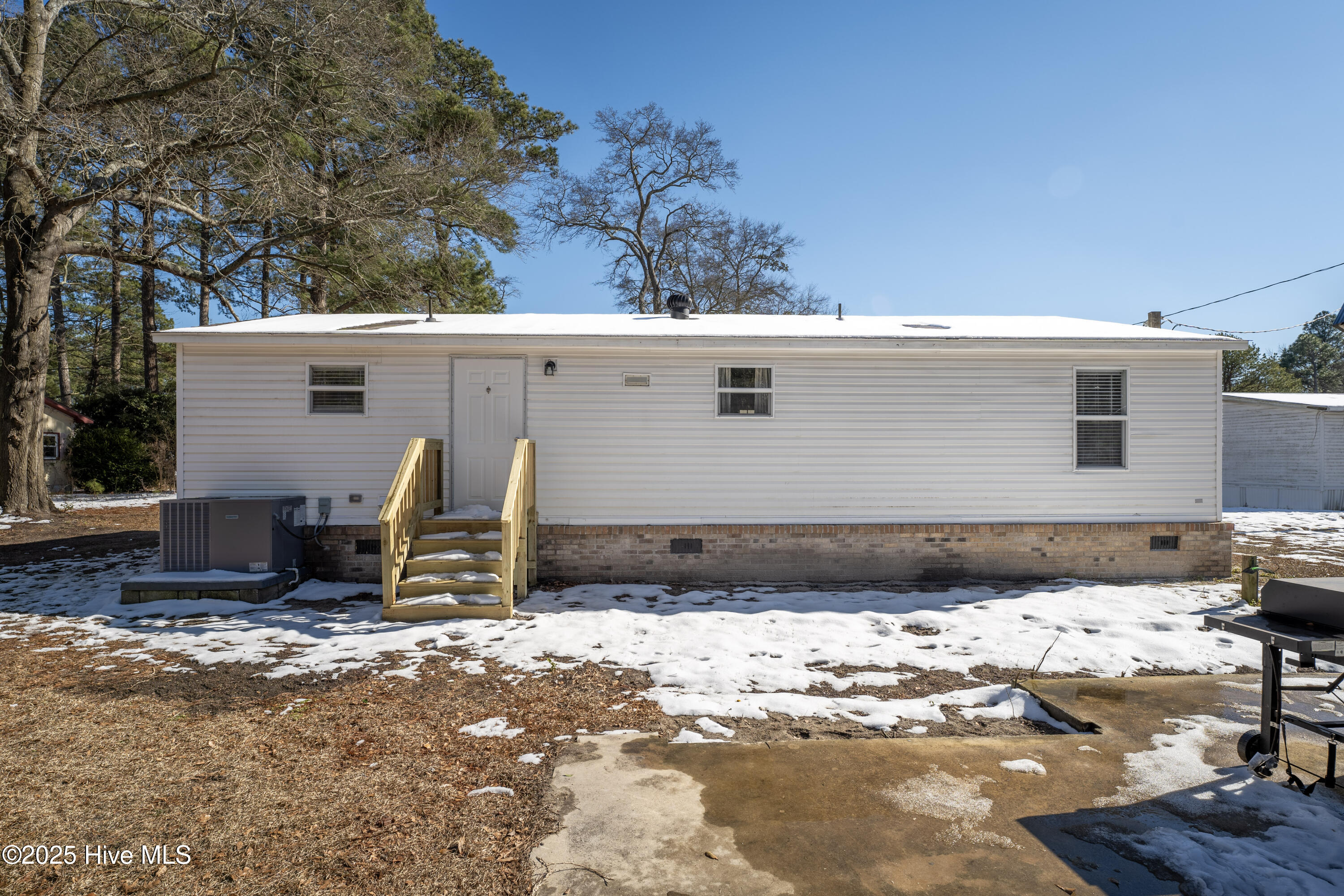 130 Oak Street Property Photo 4