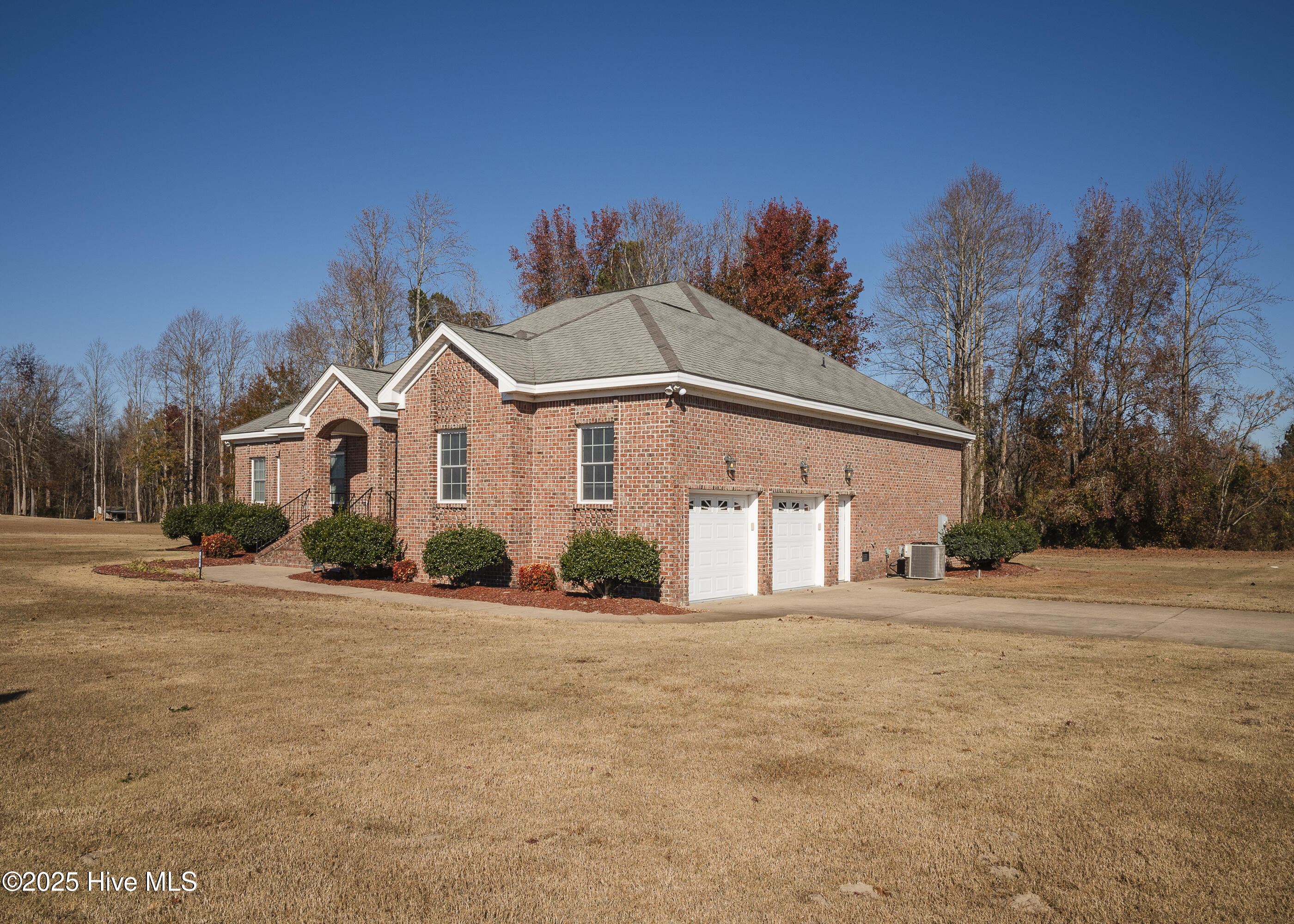 300 Schooner Landing Drive Property Photo 4