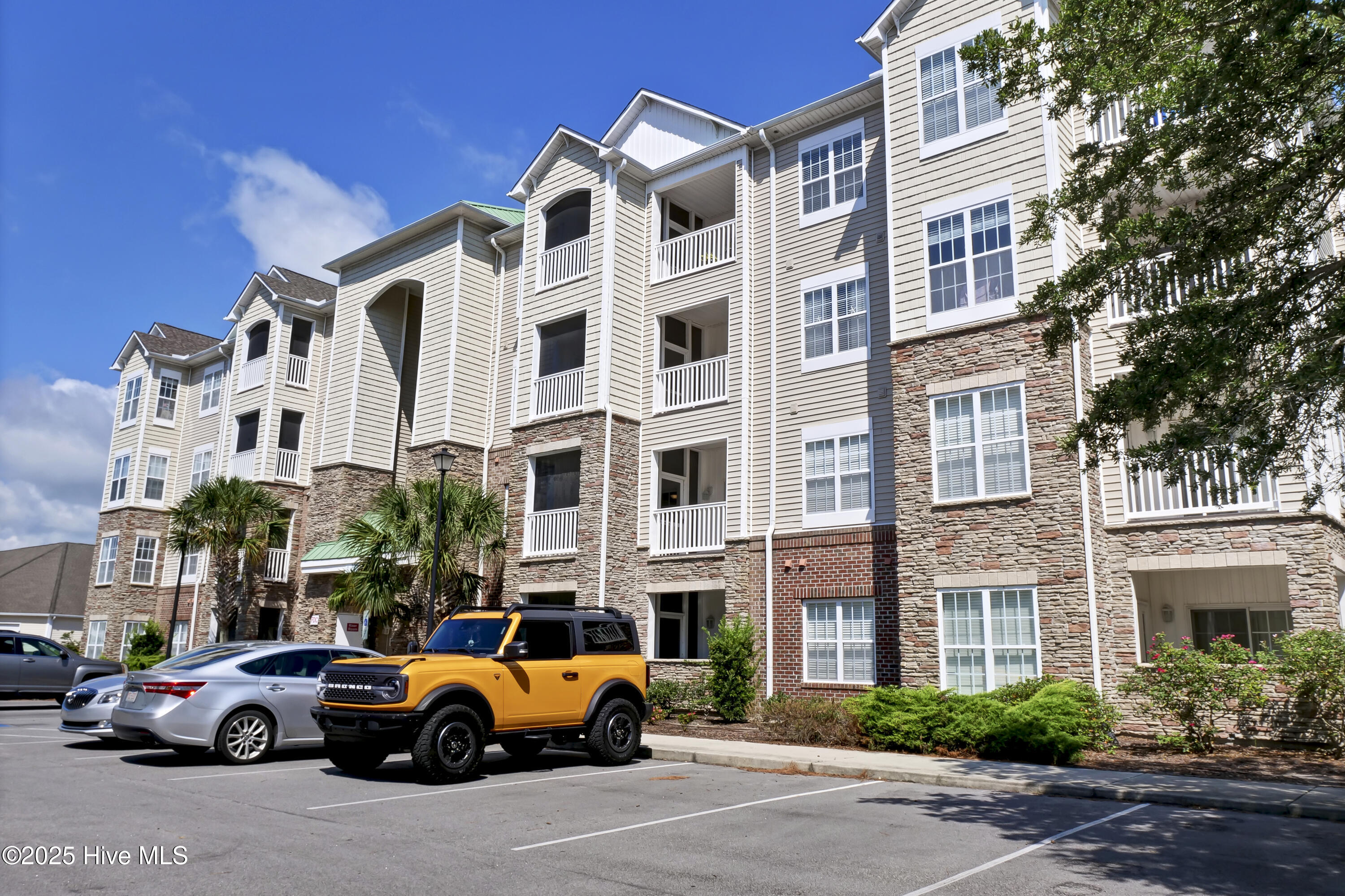 200 Gateway Condos Drive 210 Property Photo 1