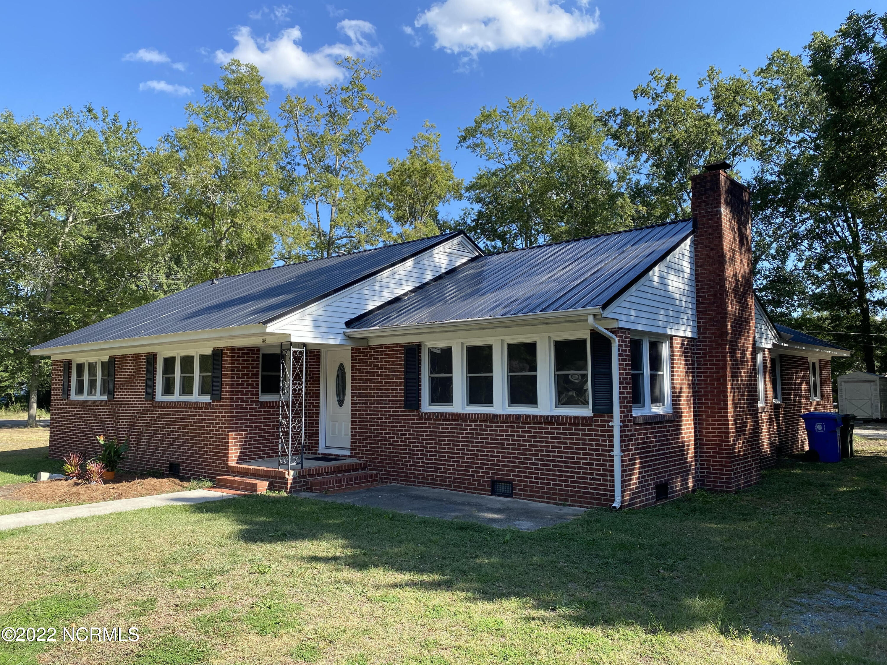 209 Midland Way Property Photo 1