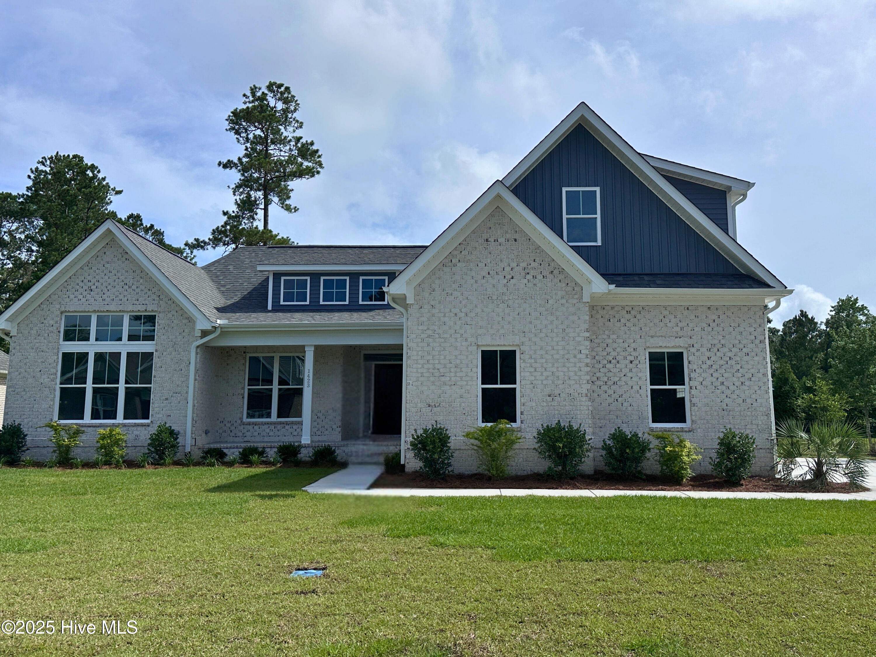 1423 Serrulata Drive Property Photo 1