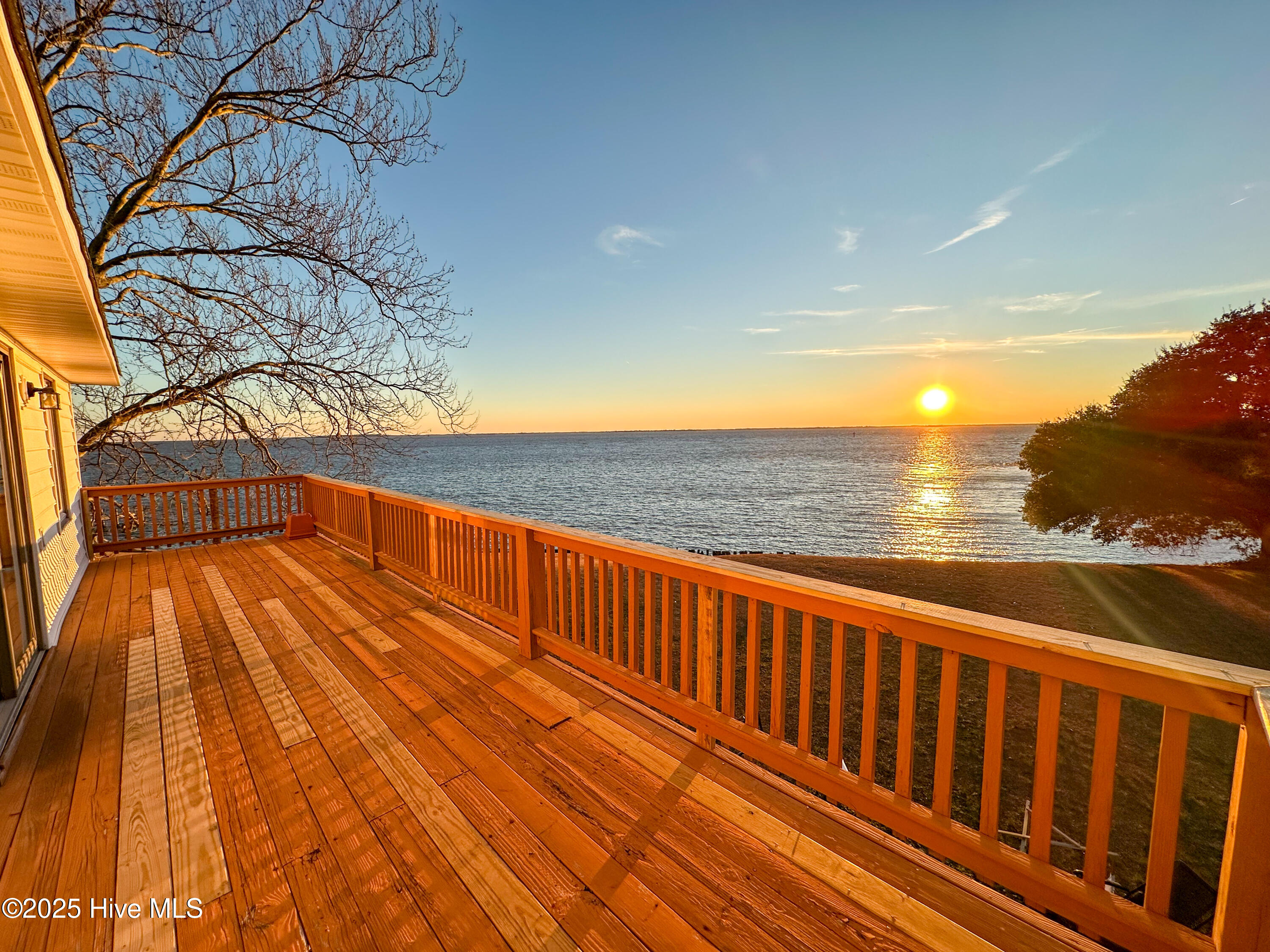 100 Dock Lane Property Photo 2
