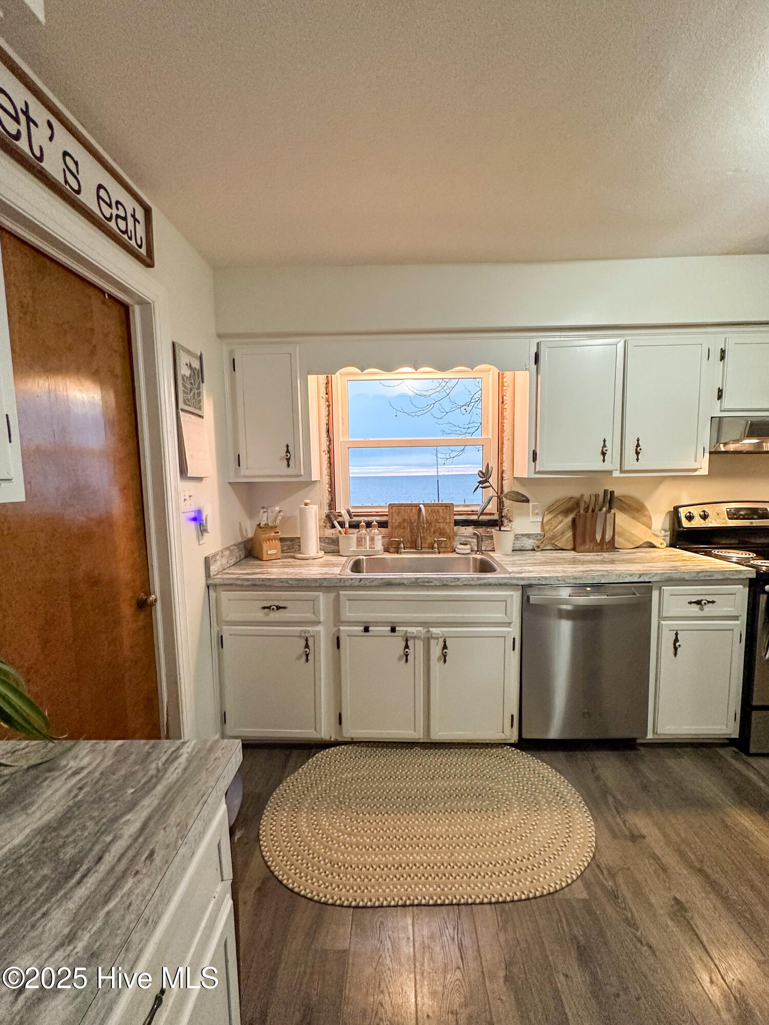 100 Dock Lane Property Photo 12