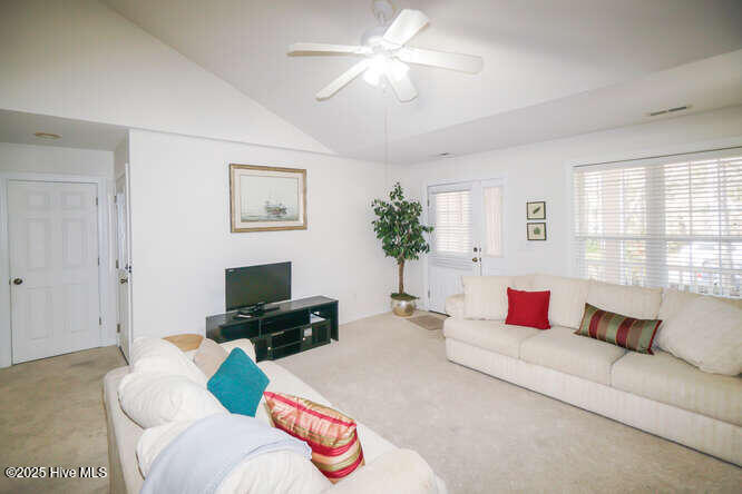 220 Ne 36th Street Property Photo 9
