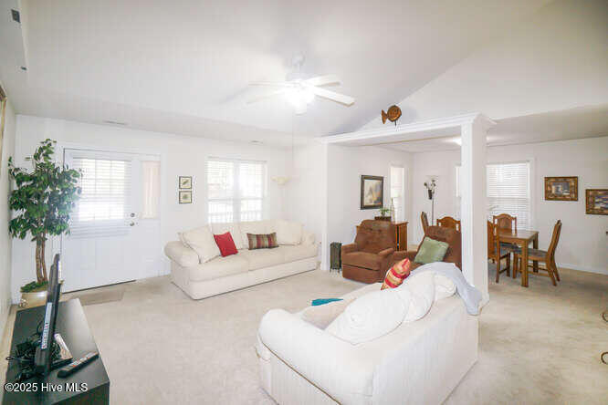 220 Ne 36th Street Property Photo 10