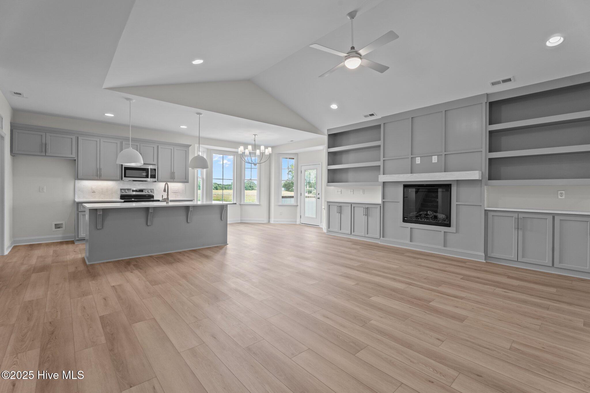 4931 Stone Creek Drive Property Photo 4