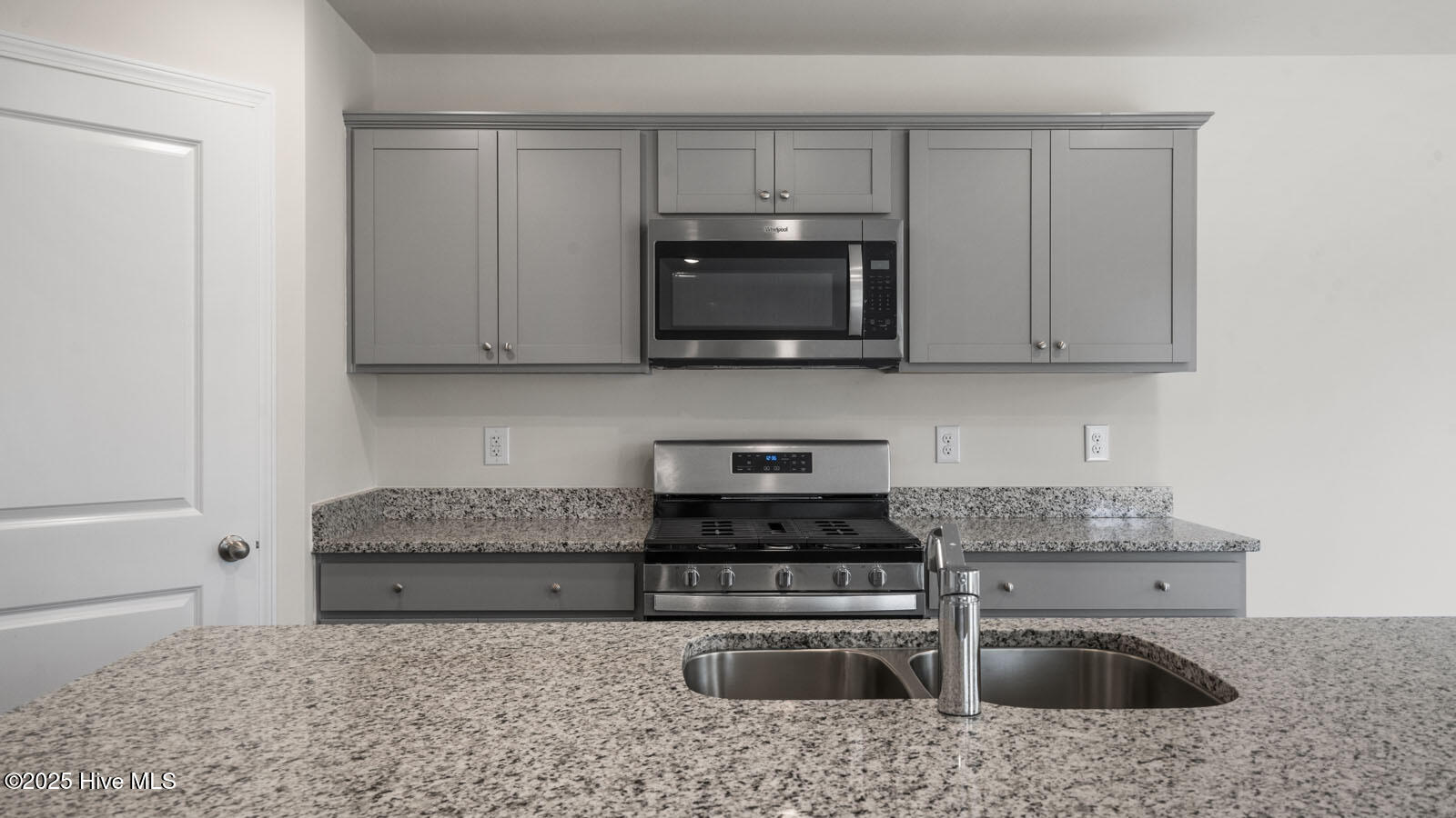 433 Citron Street Property Photo 5