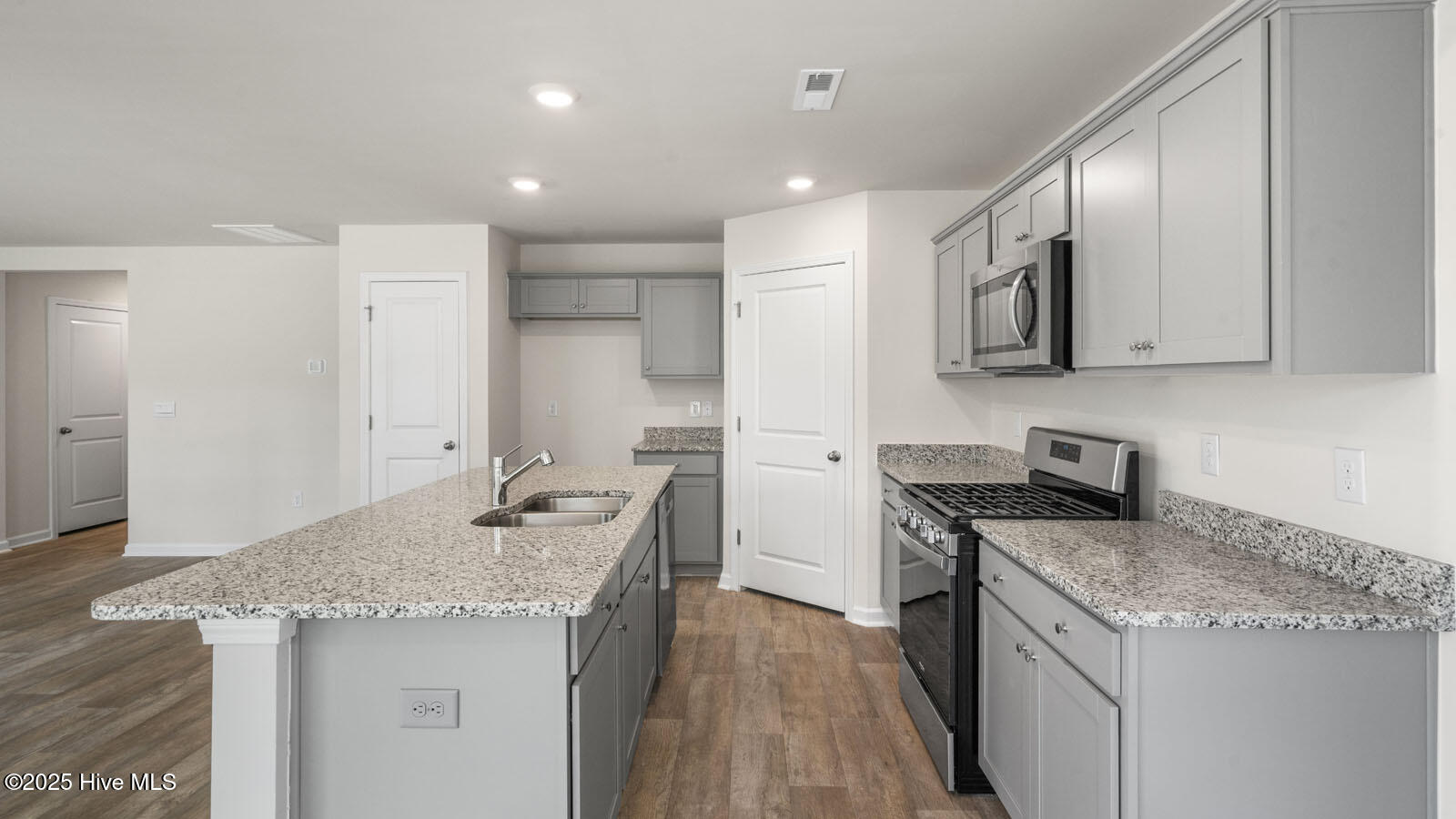 433 Citron Street Property Photo 6