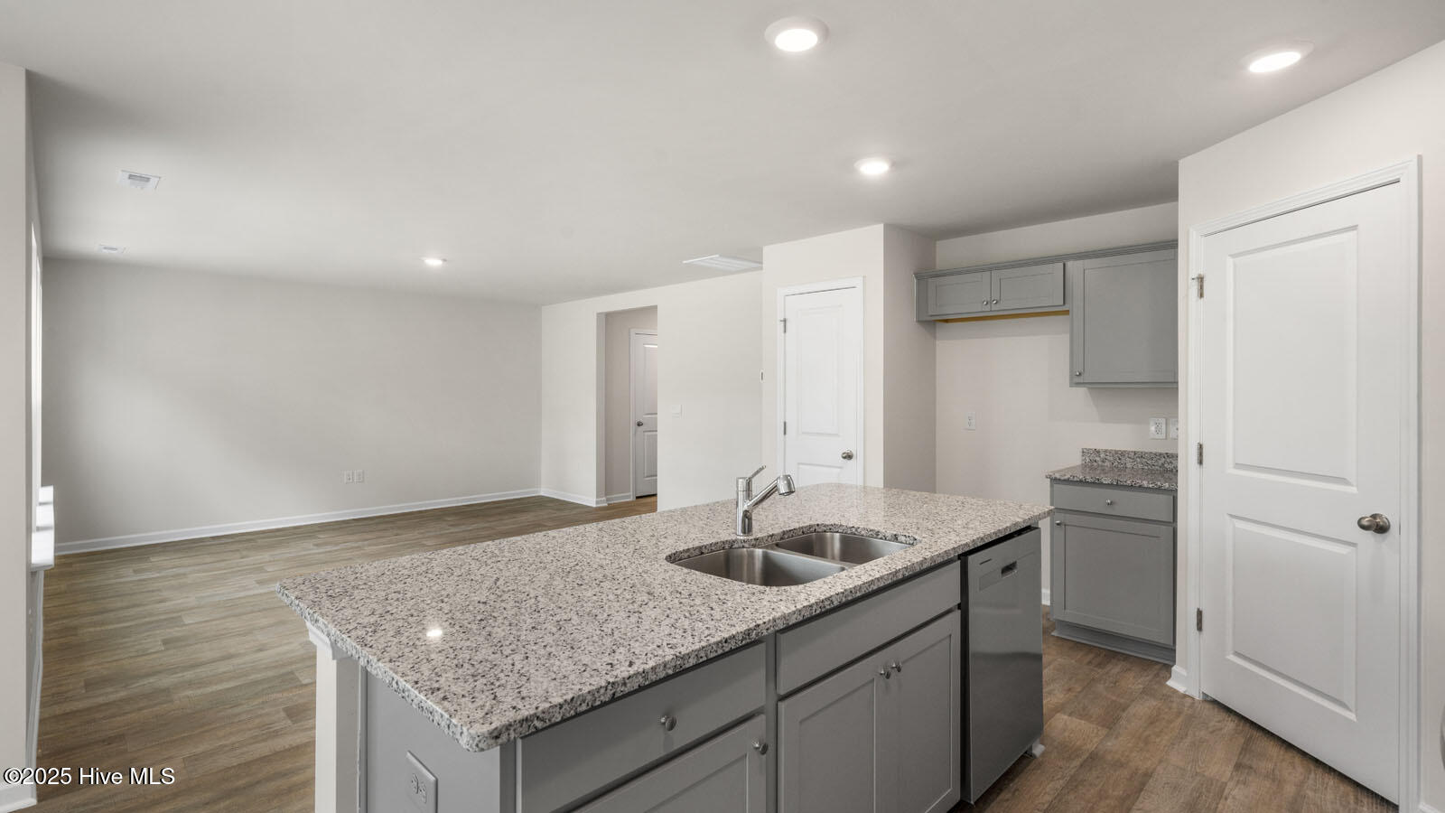 433 Citron Street Property Photo 8