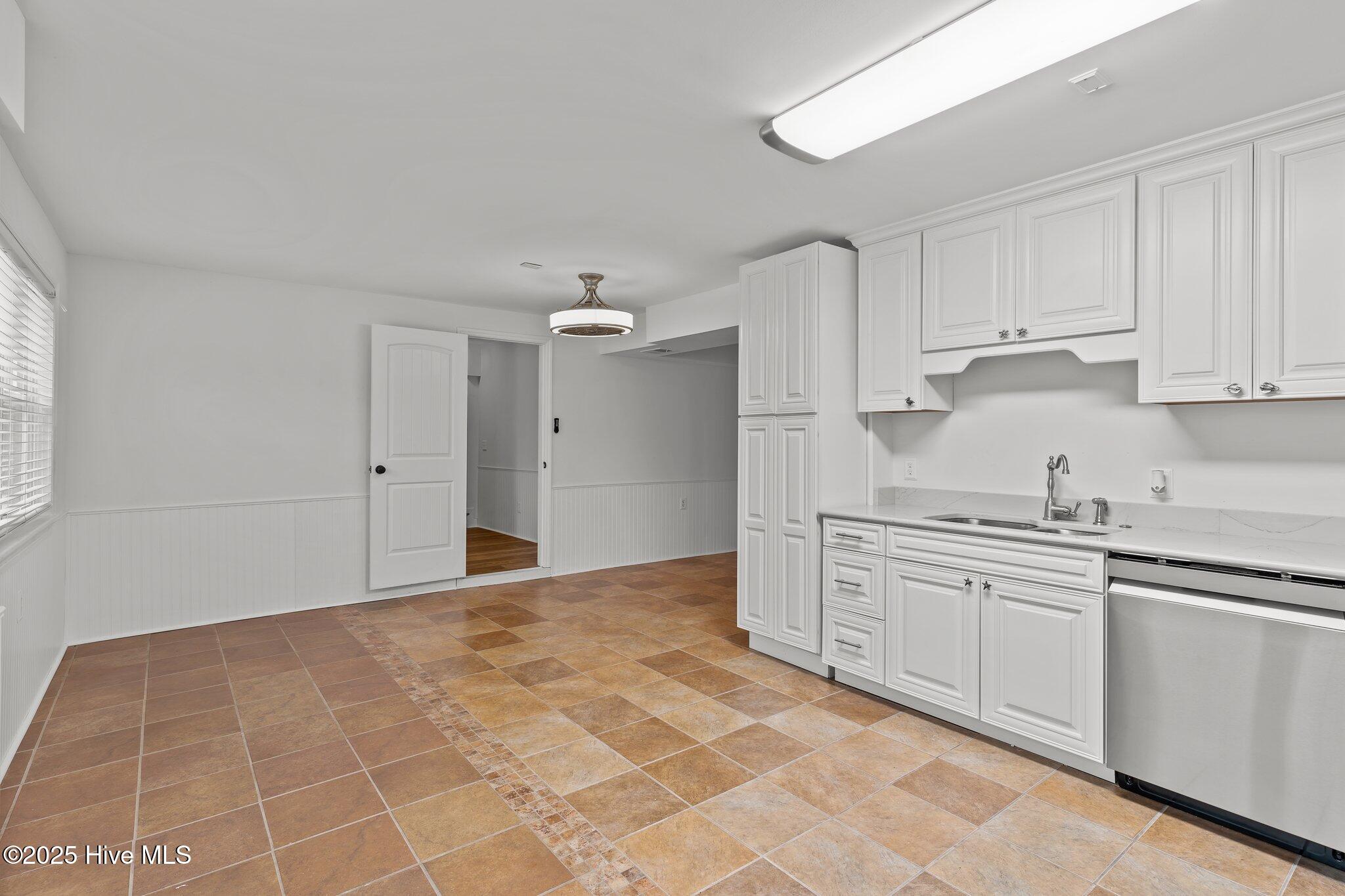 925 General Whiting Boulevard Property Photo 7
