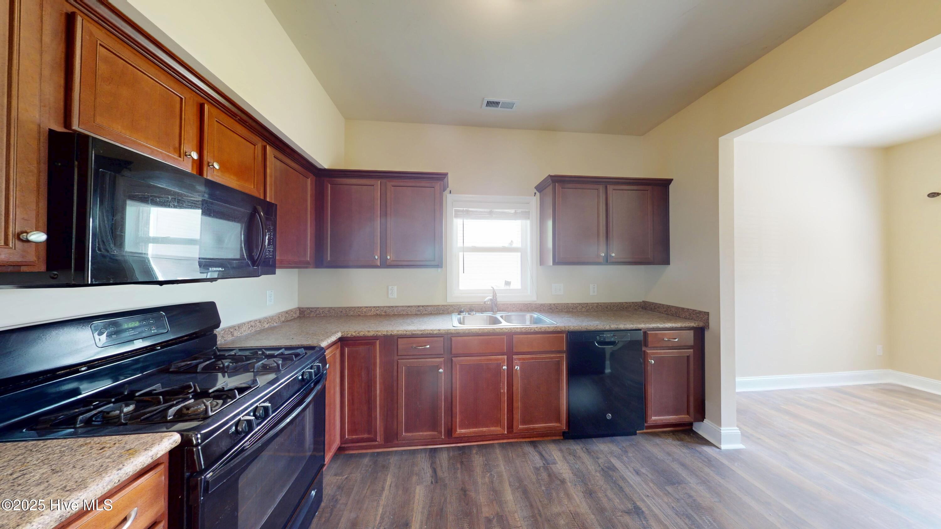 202 Red Shoulder Lane Property Photo 6