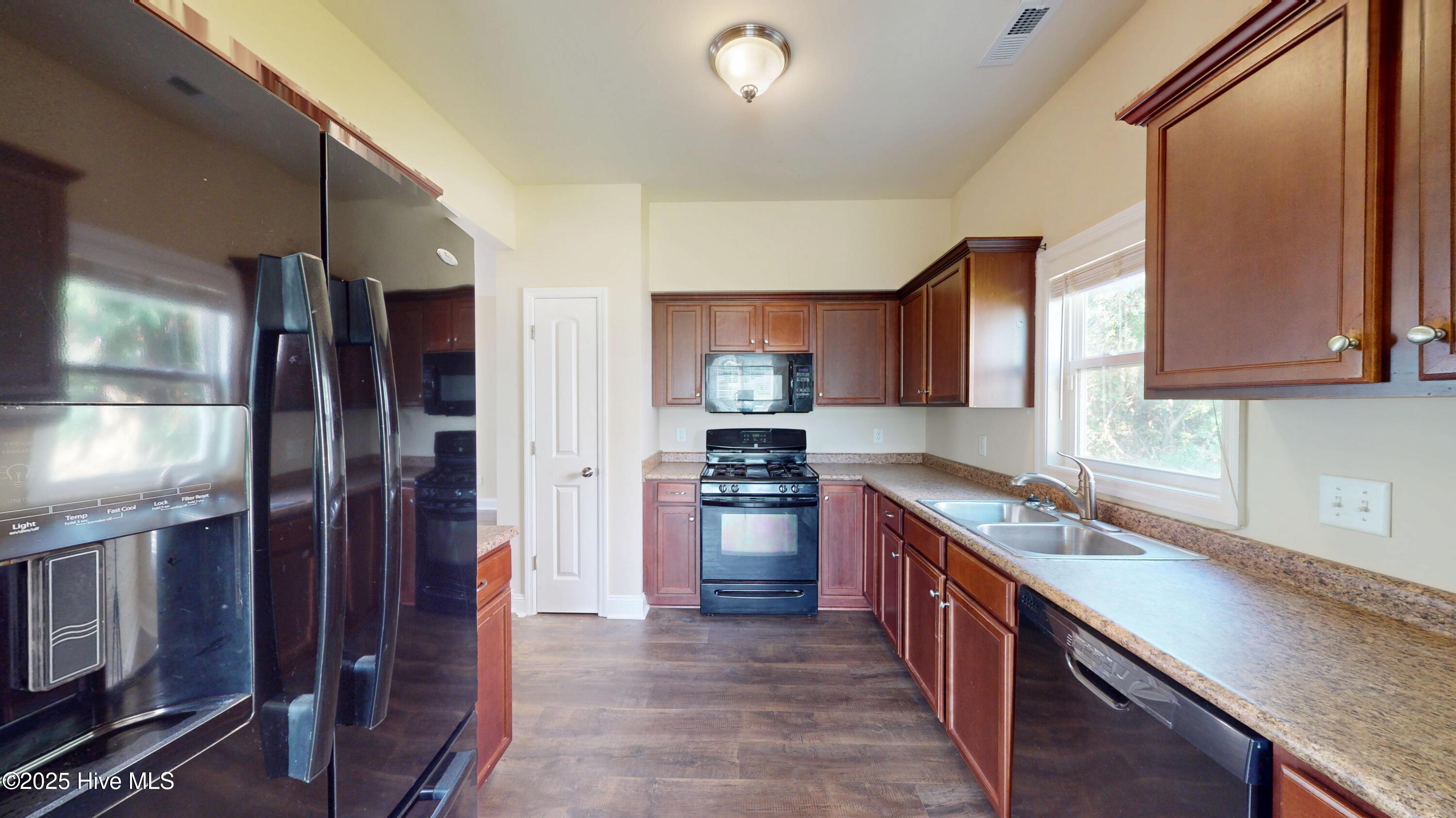 202 Red Shoulder Lane Property Photo 7