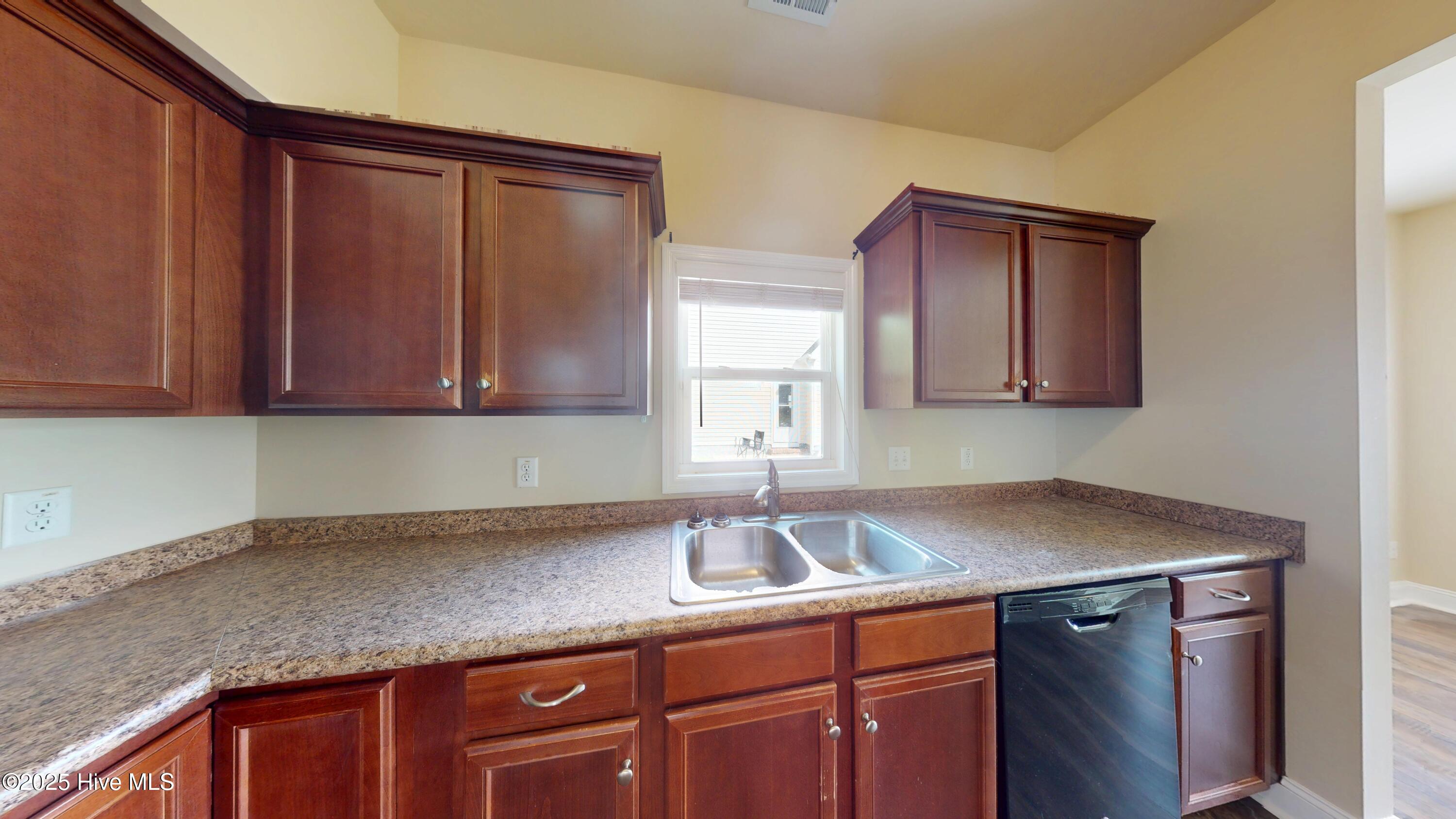 202 Red Shoulder Lane Property Photo 8