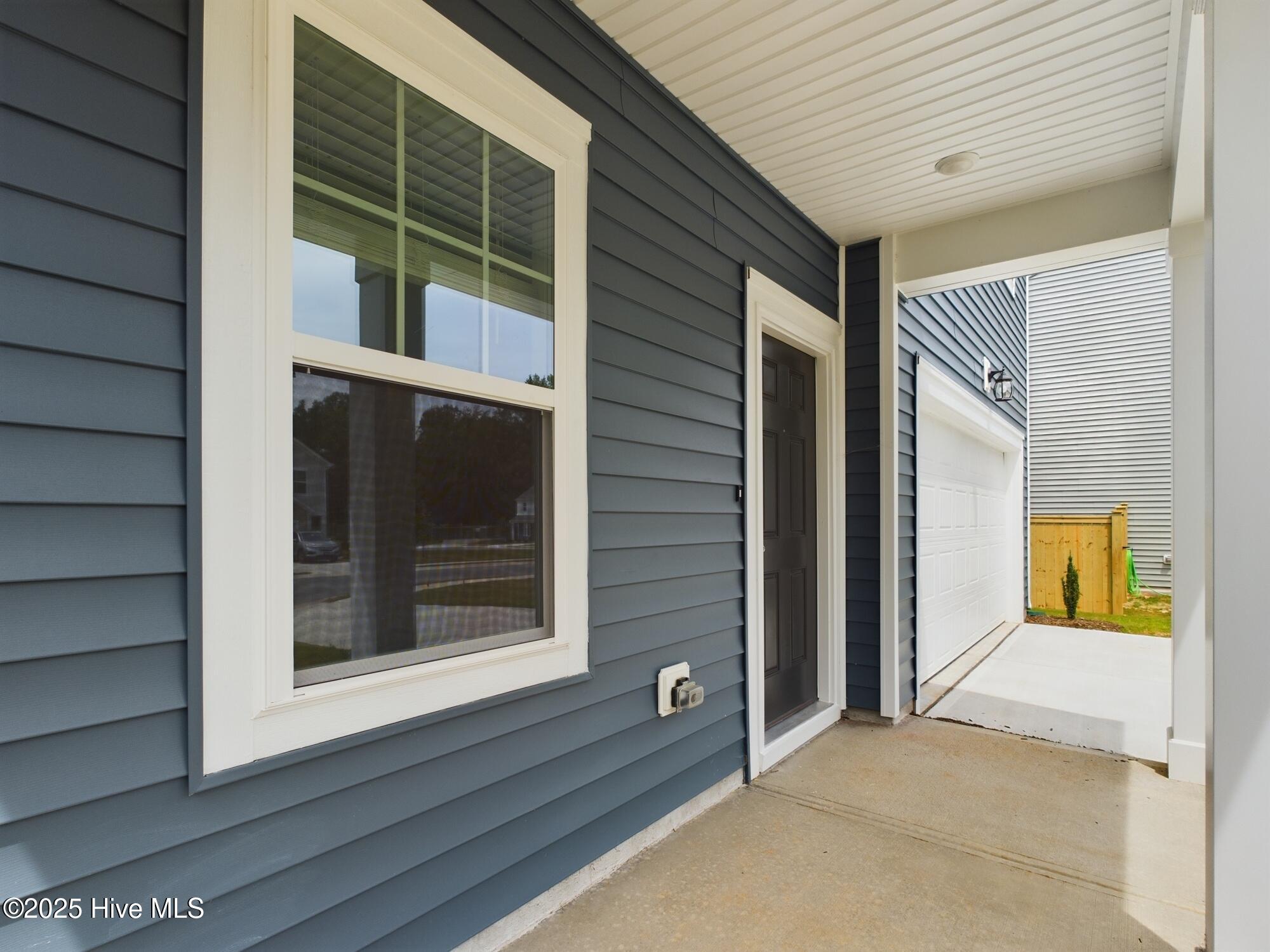 32 Moss Oaks Court Property Photo 8