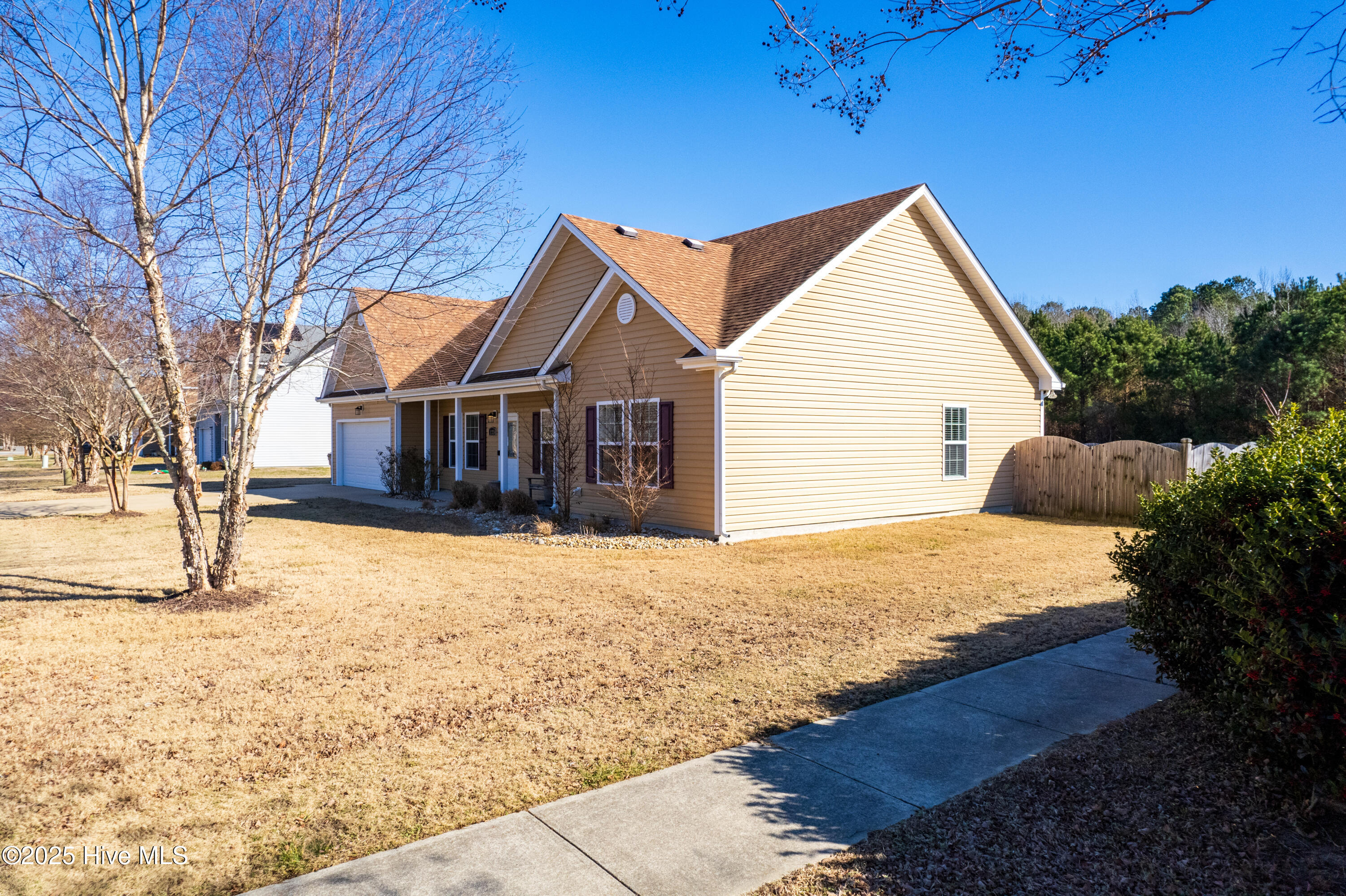 123 Laurel Woods Boulevard Property Photo 8
