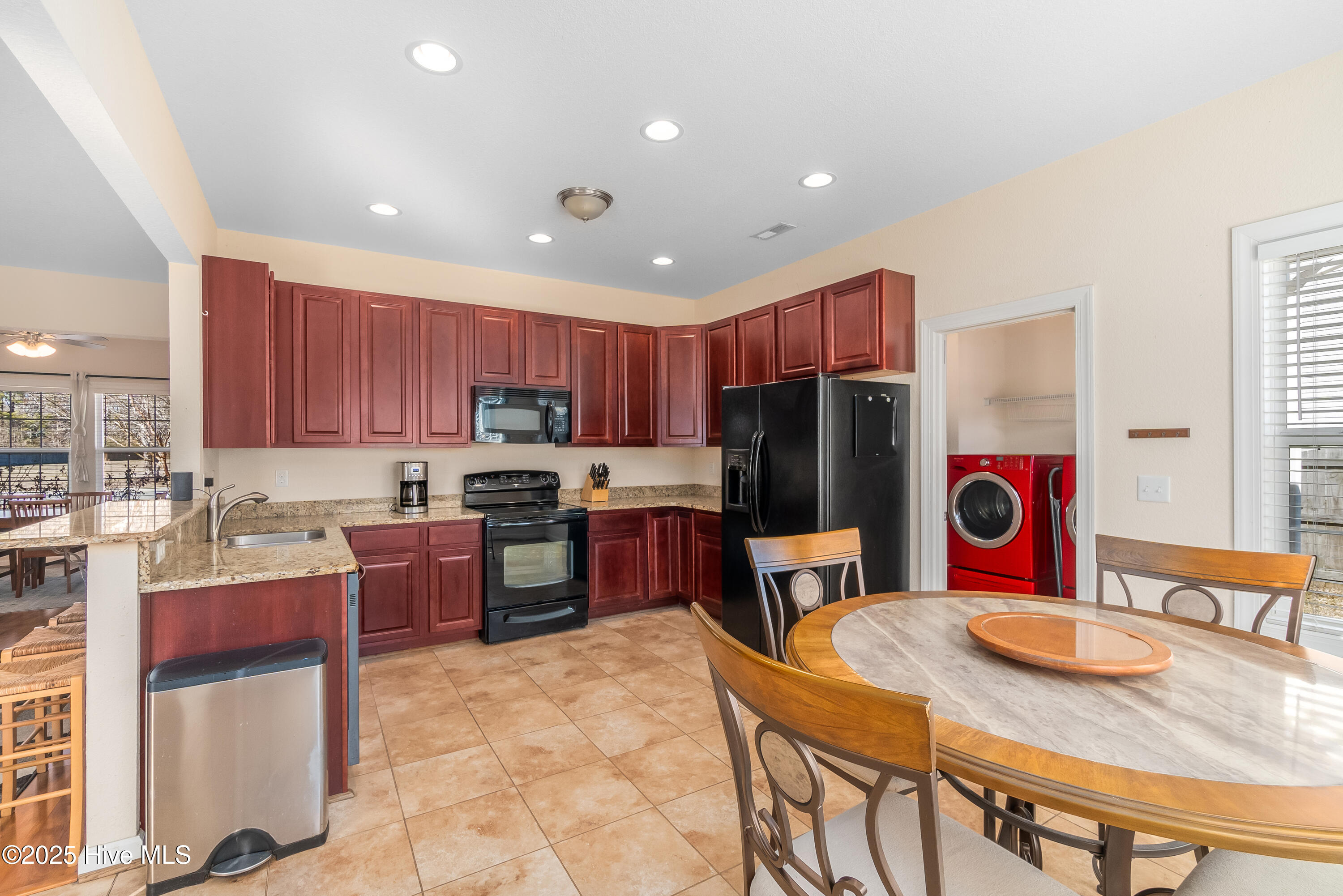 123 Laurel Woods Boulevard Property Photo 13