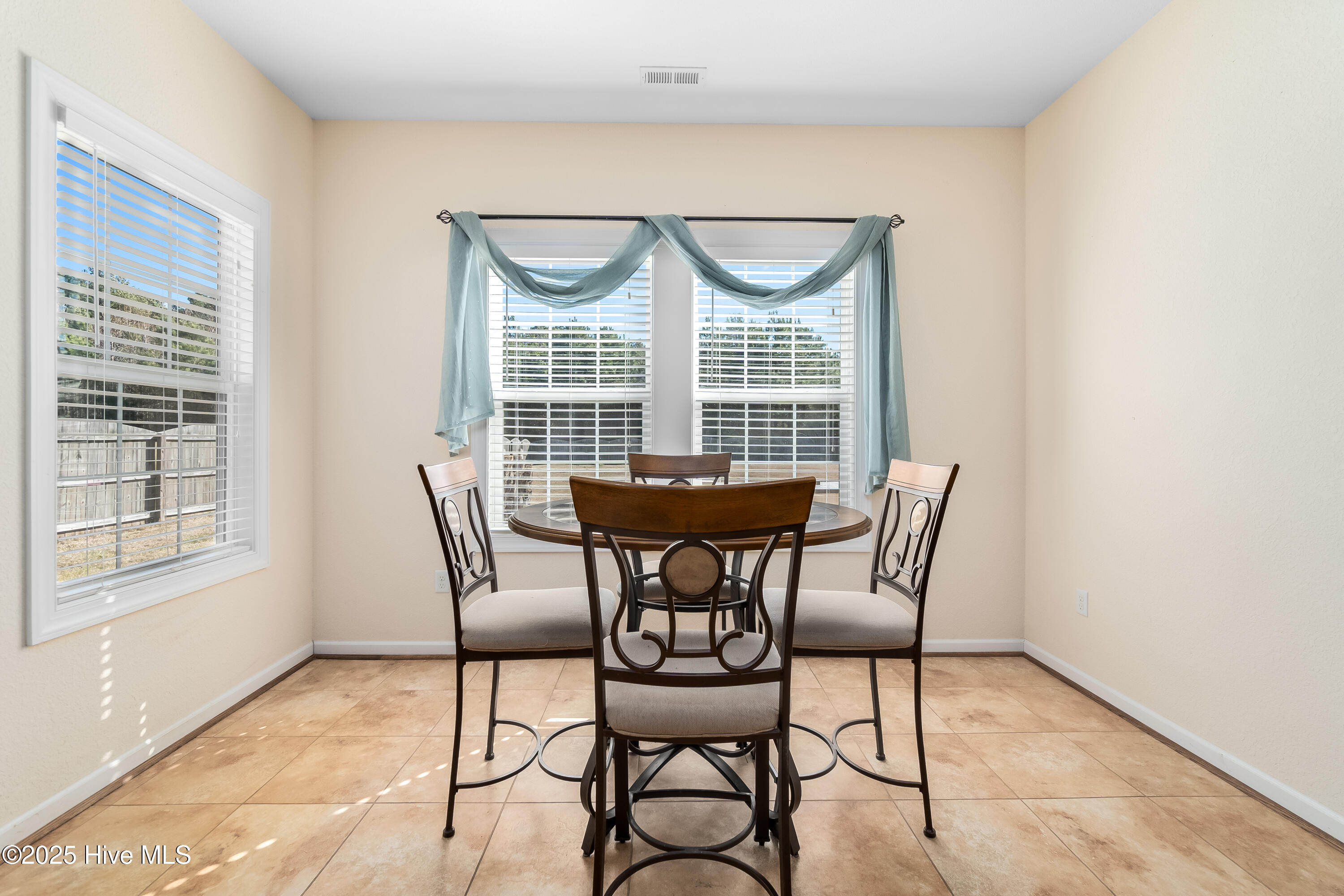 123 Laurel Woods Boulevard Property Photo 16