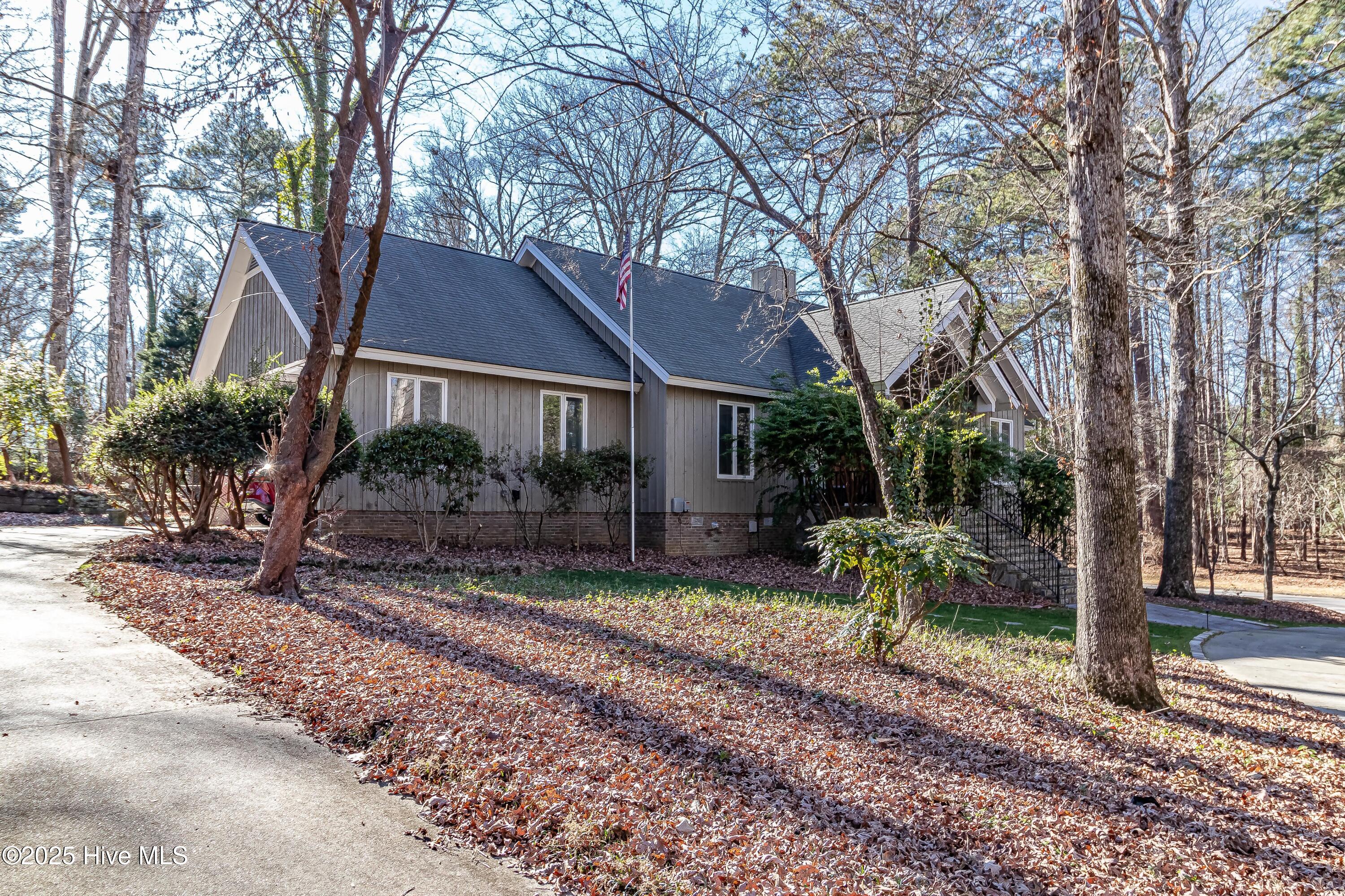 2715 Deerfield Lane Property Photo 2
