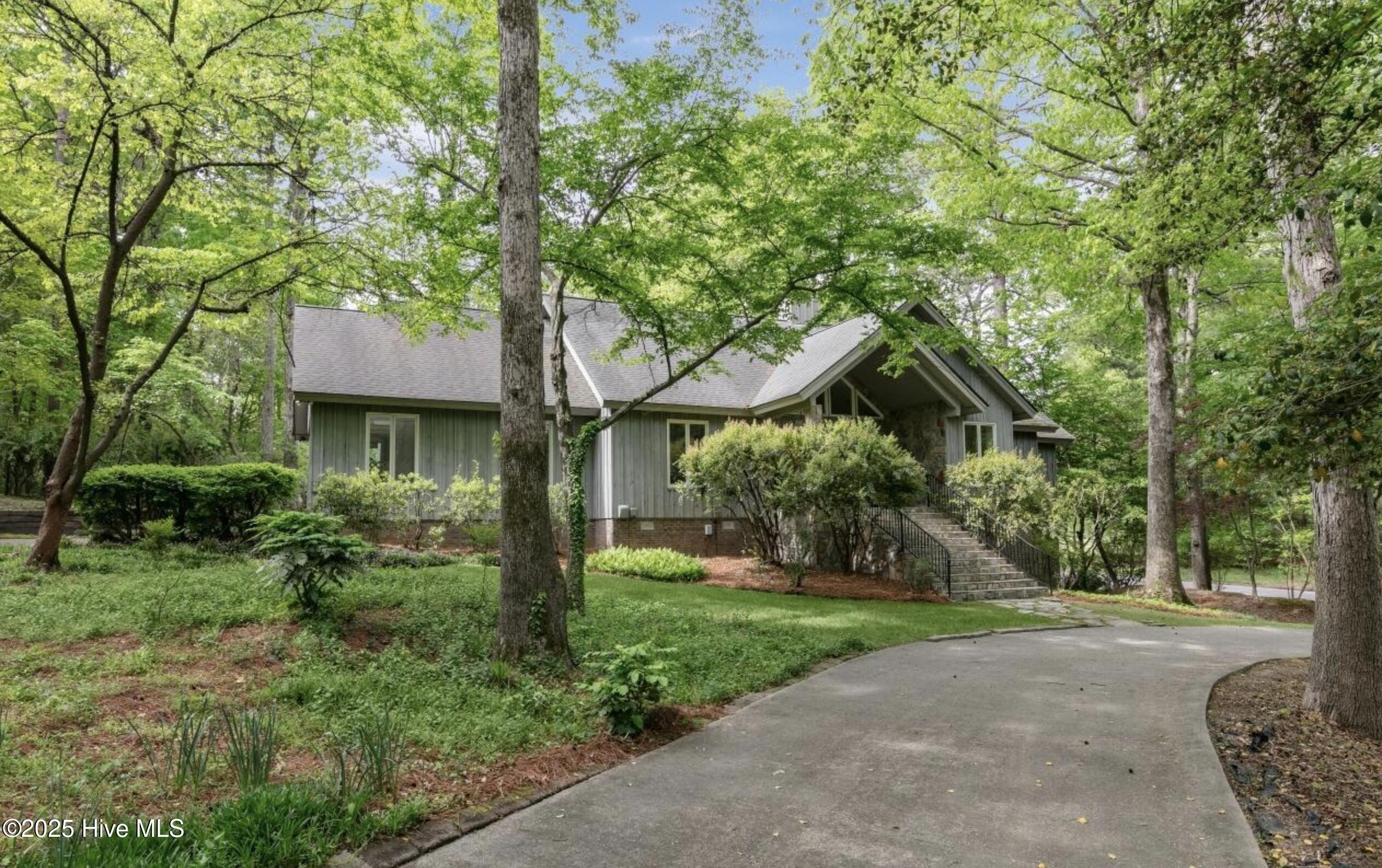 2715 Deerfield Lane Property Photo 4