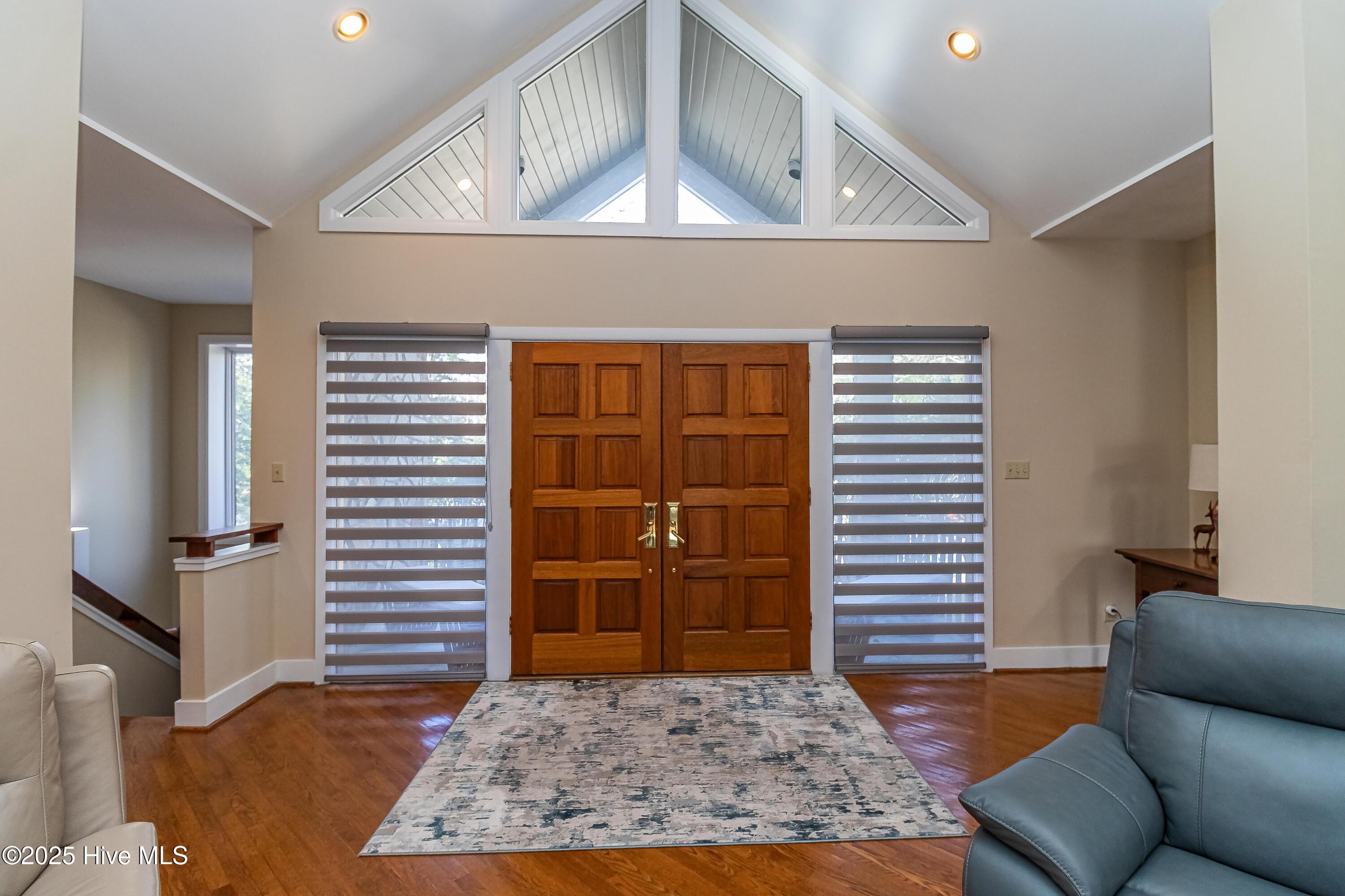 2715 Deerfield Lane Property Photo 5