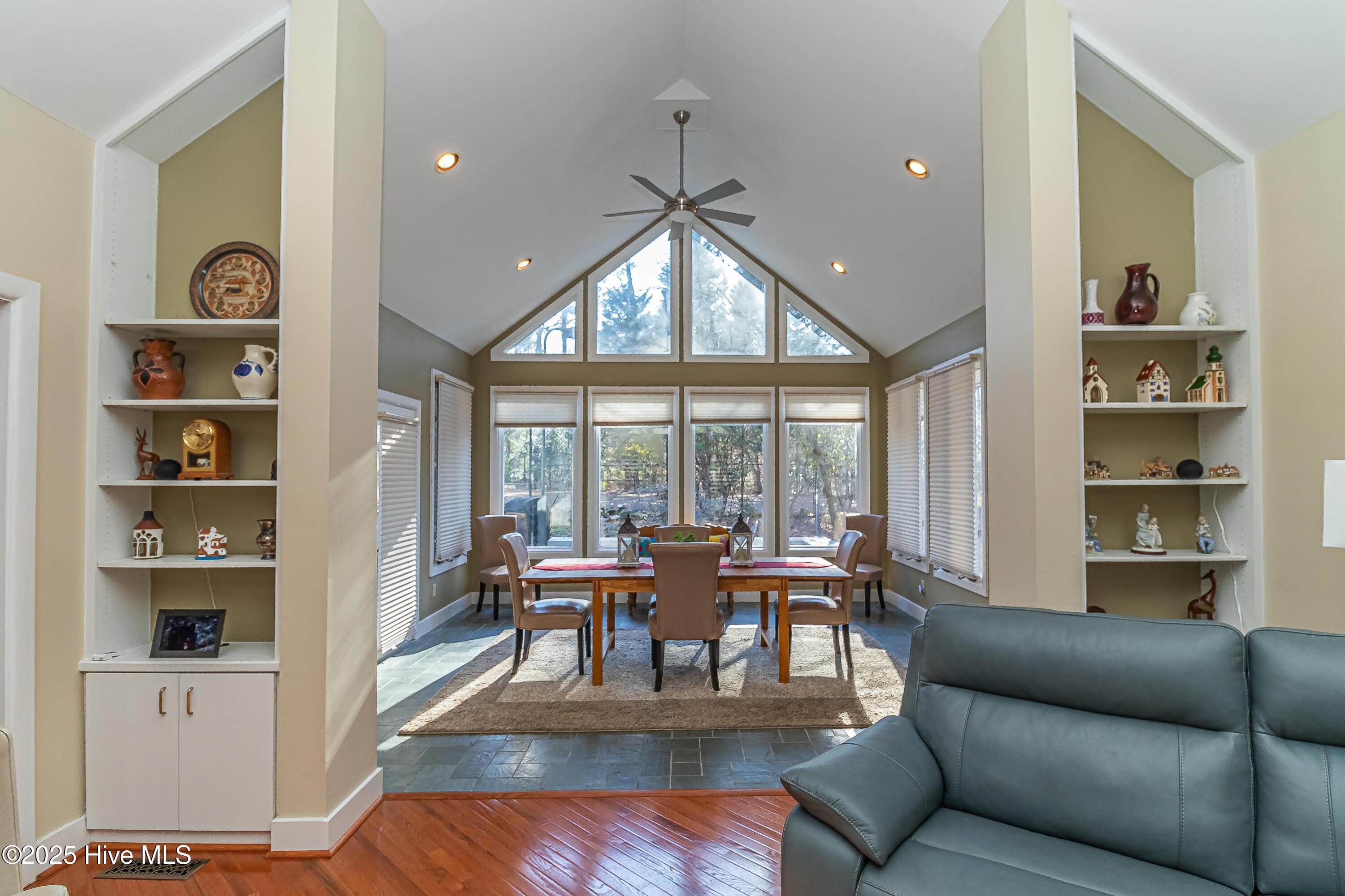 2715 Deerfield Lane Property Photo 8
