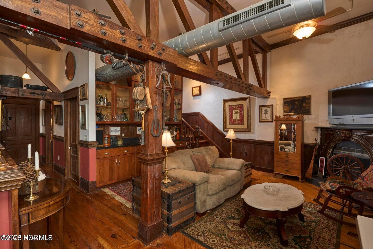 500 Arendell Street Property Photo 6