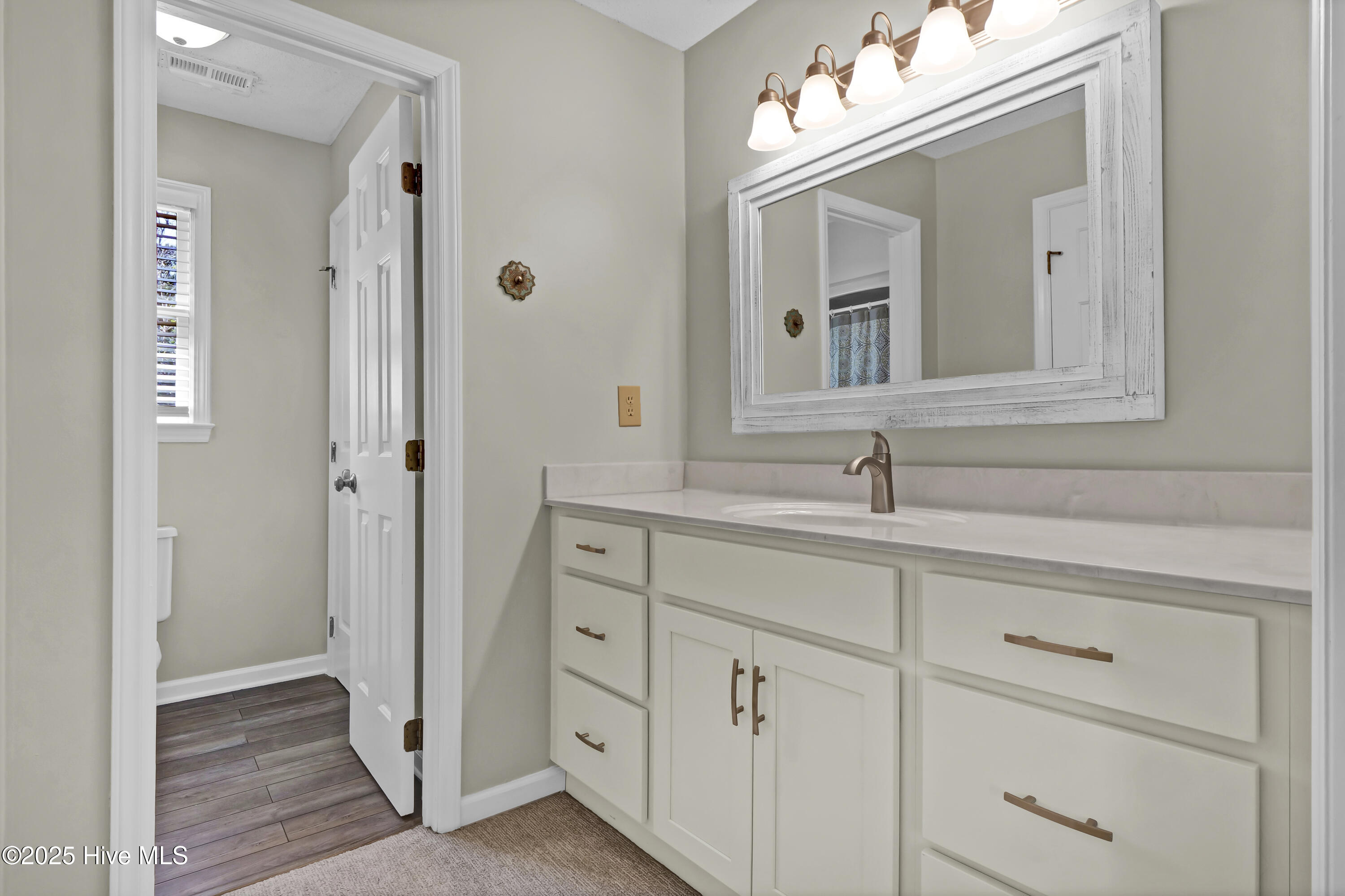 254 La Salle Street Property Photo 31