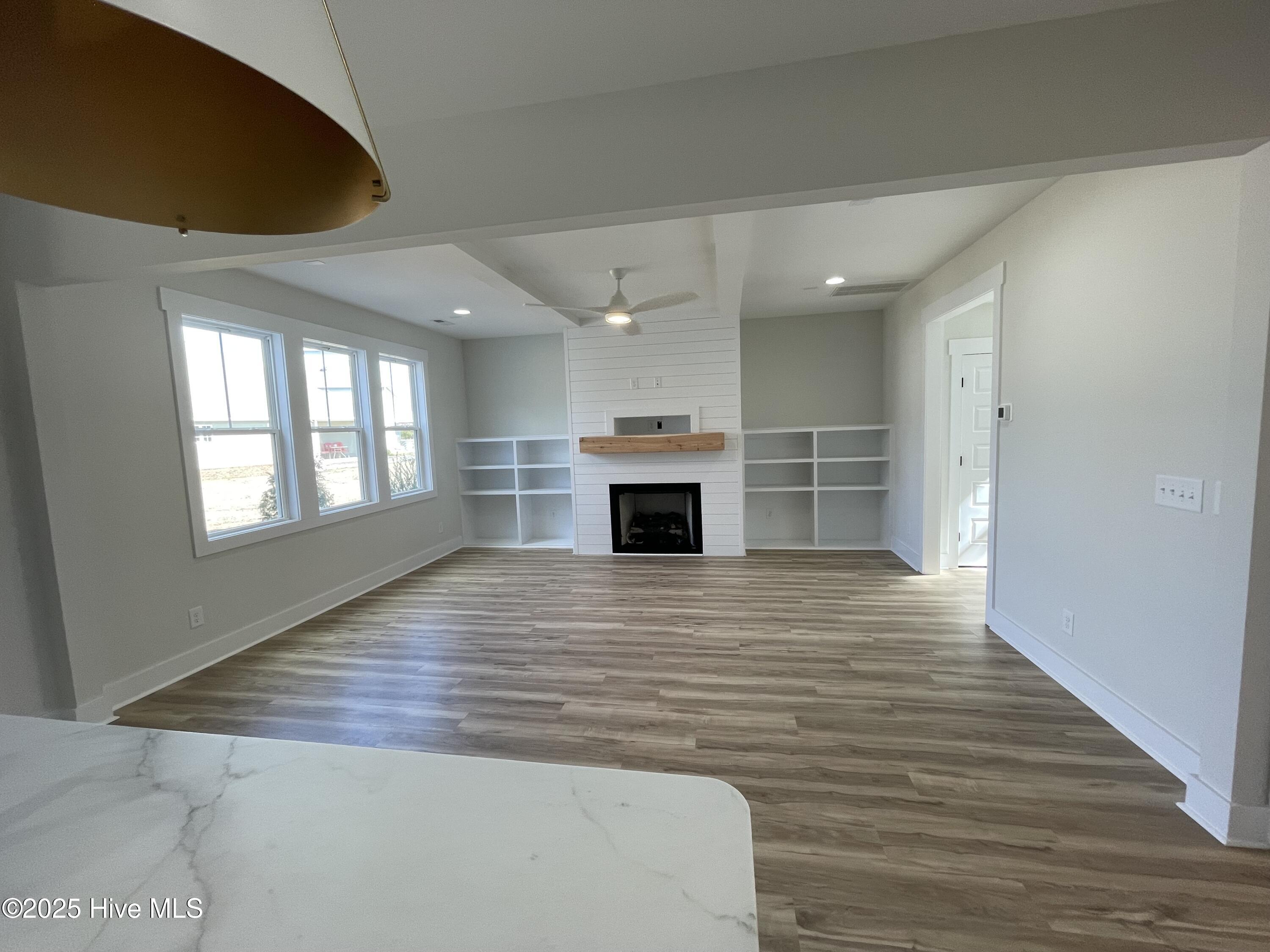 660 Fishermans Point Property Photo 13