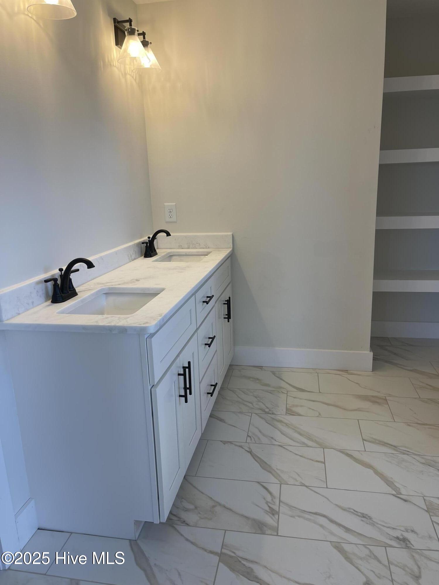 660 Fishermans Point Property Photo 20