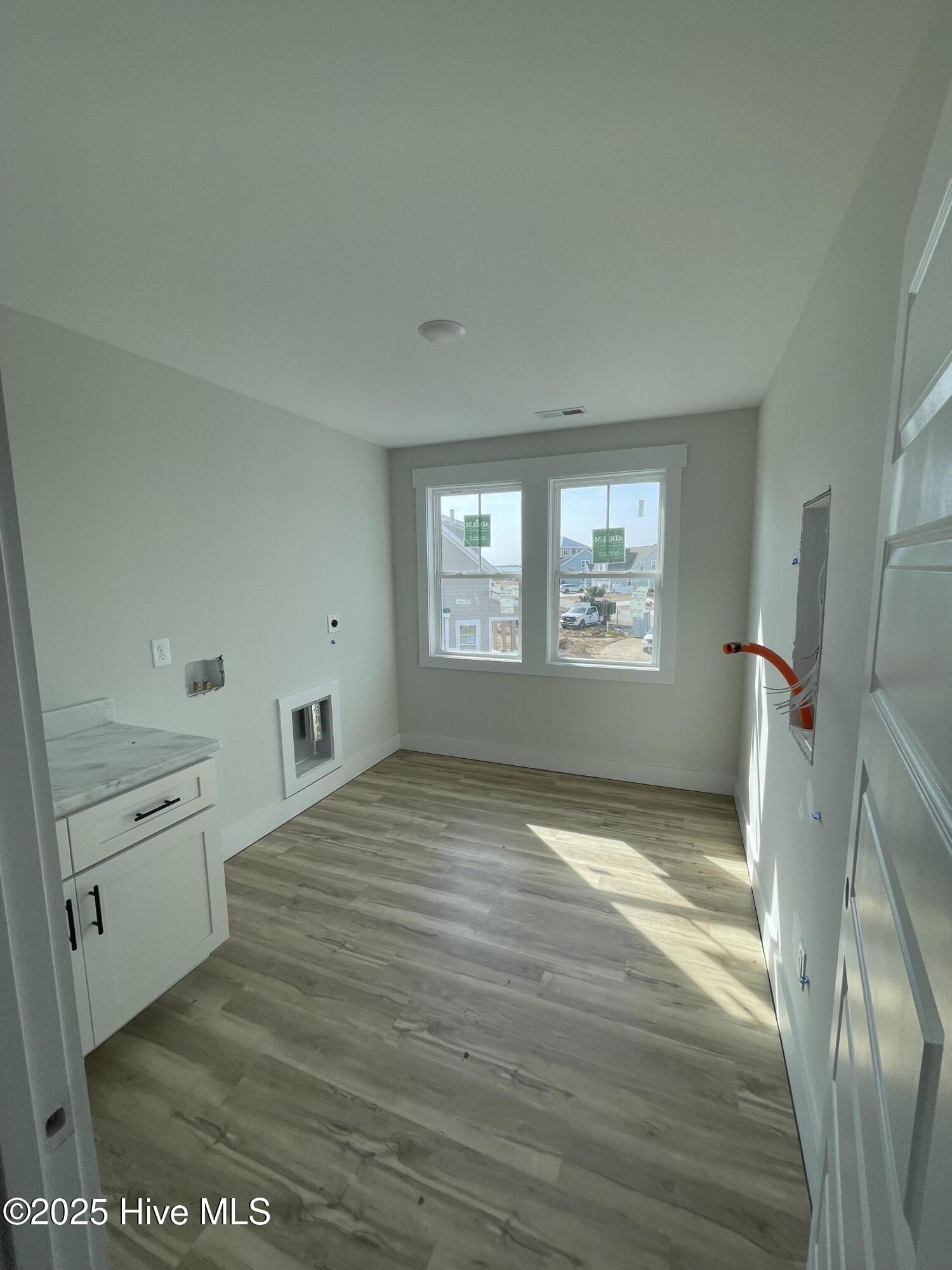 660 Fishermans Point Property Photo 23
