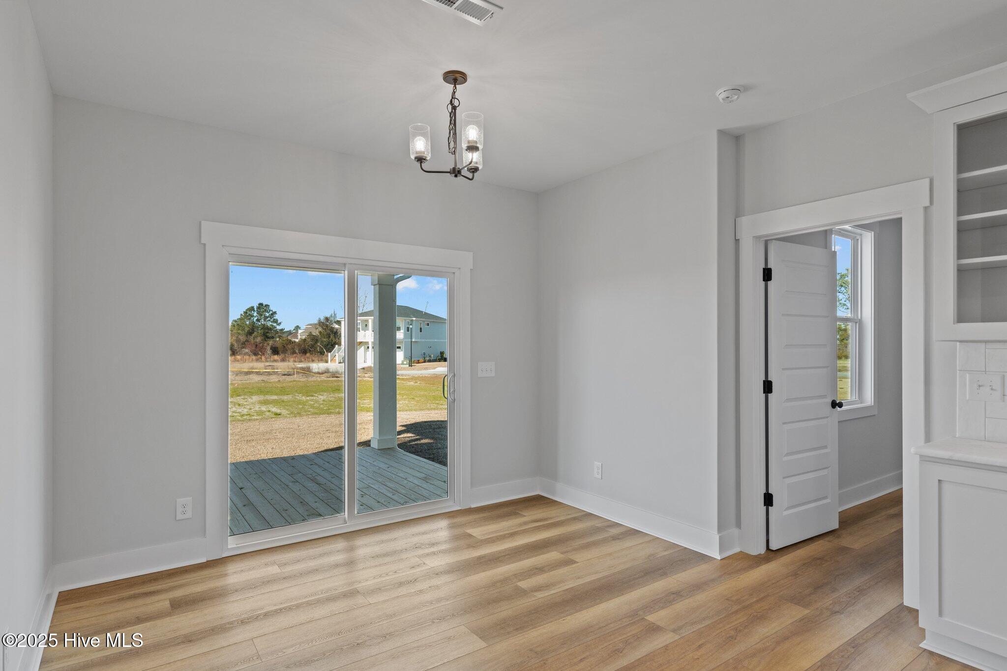 660 Fishermans Point Property Photo 32