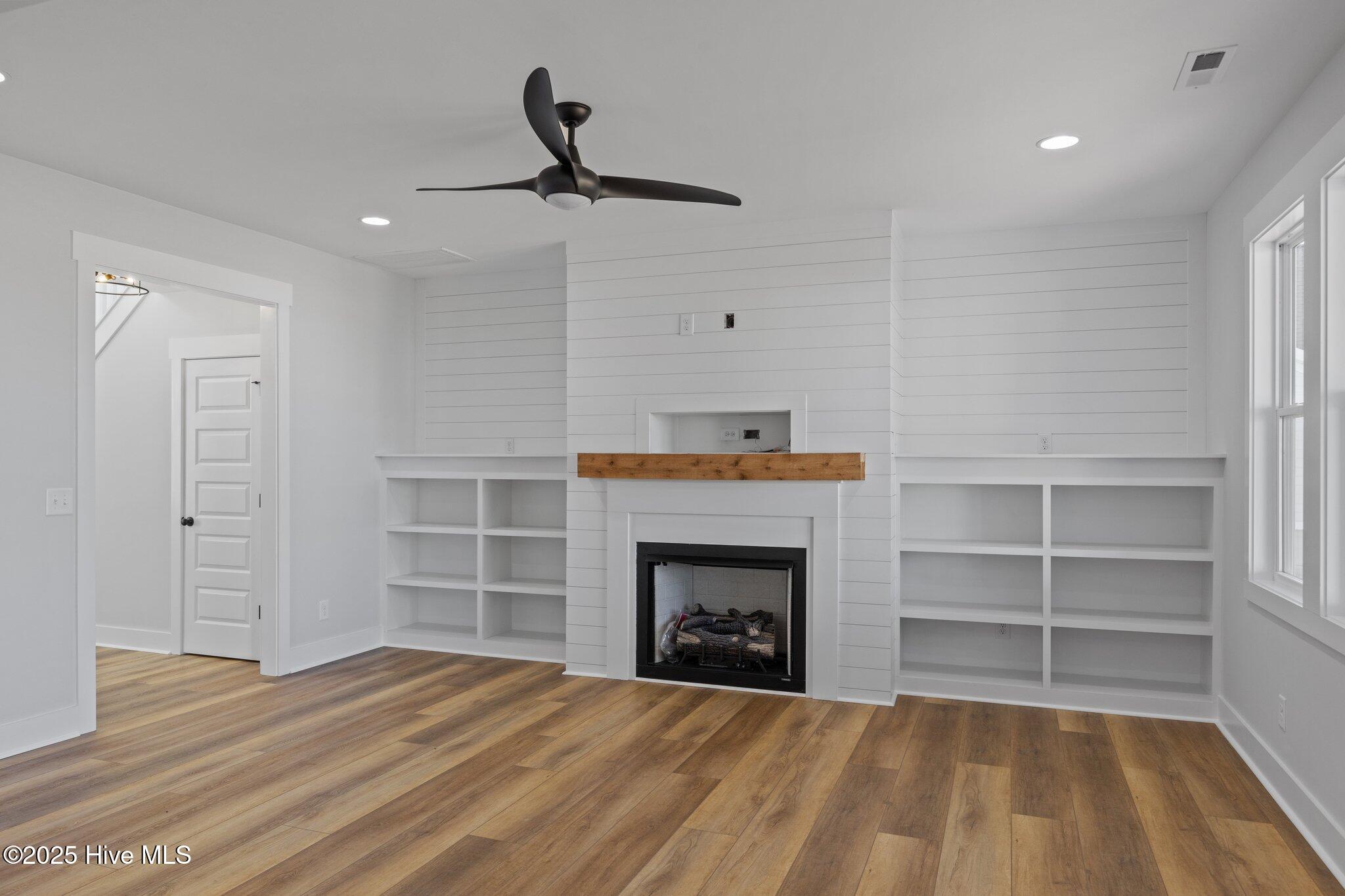 660 Fishermans Point Property Photo 36