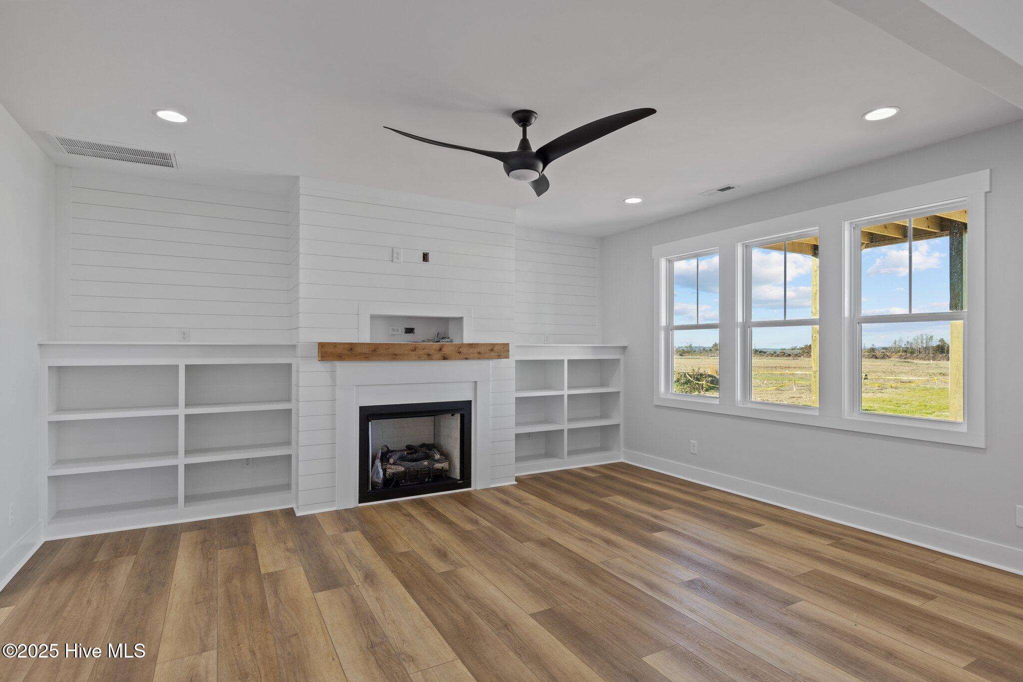 660 Fishermans Point Property Photo 37