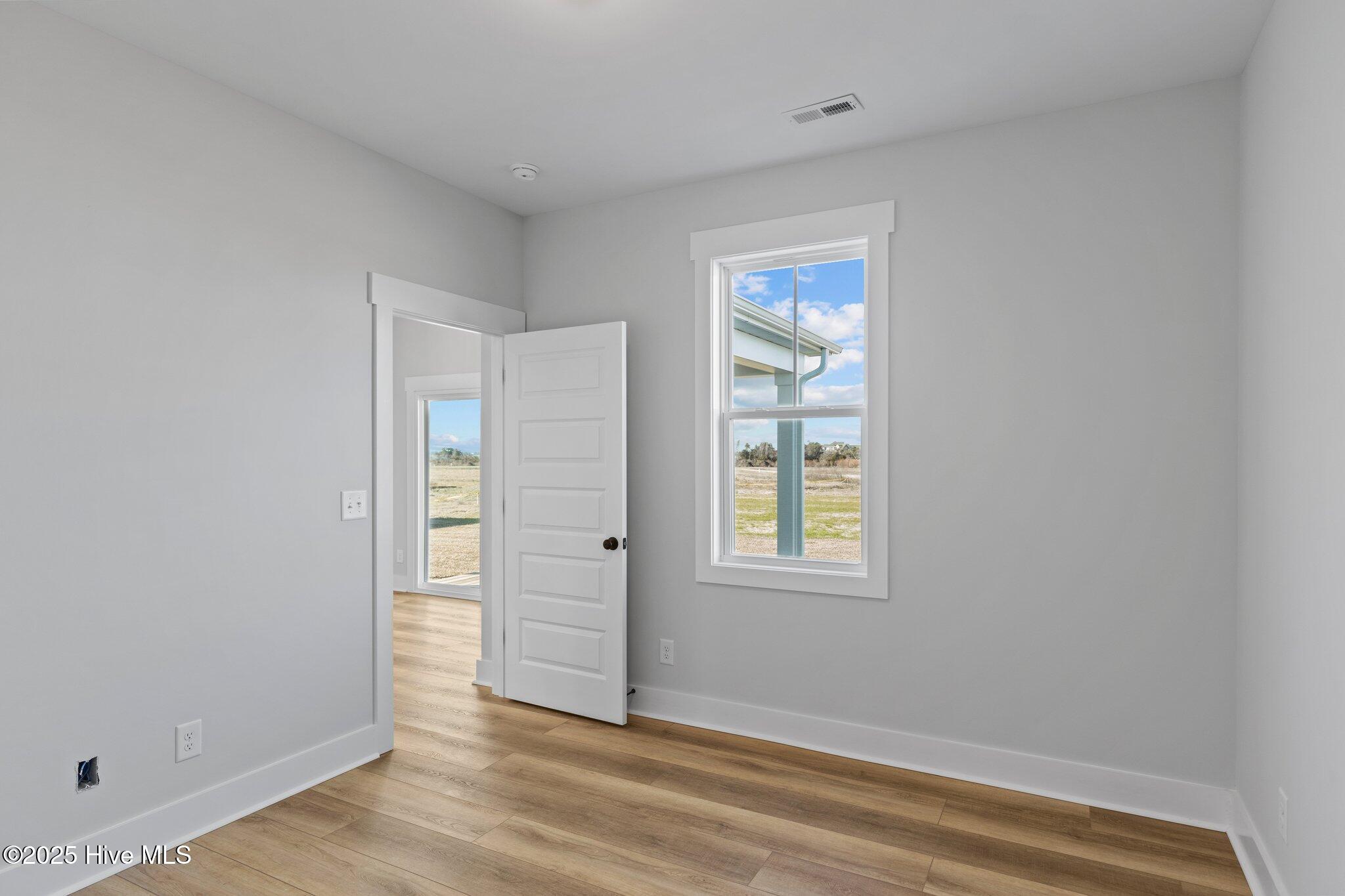 660 Fishermans Point Property Photo 41