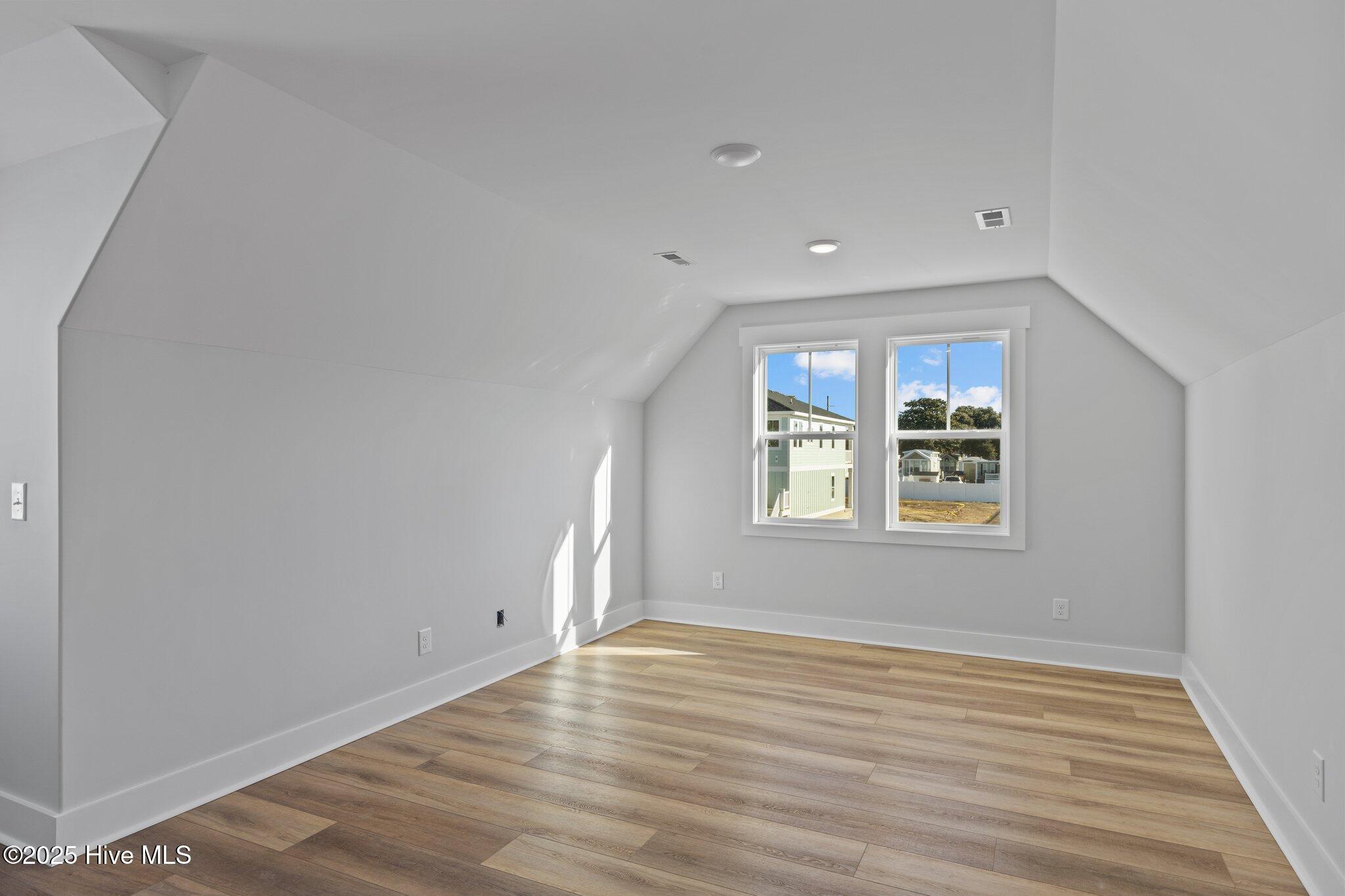 660 Fishermans Point Property Photo 54