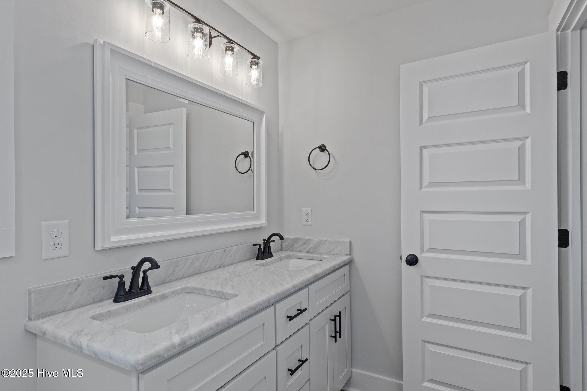 660 Fishermans Point Property Photo 56
